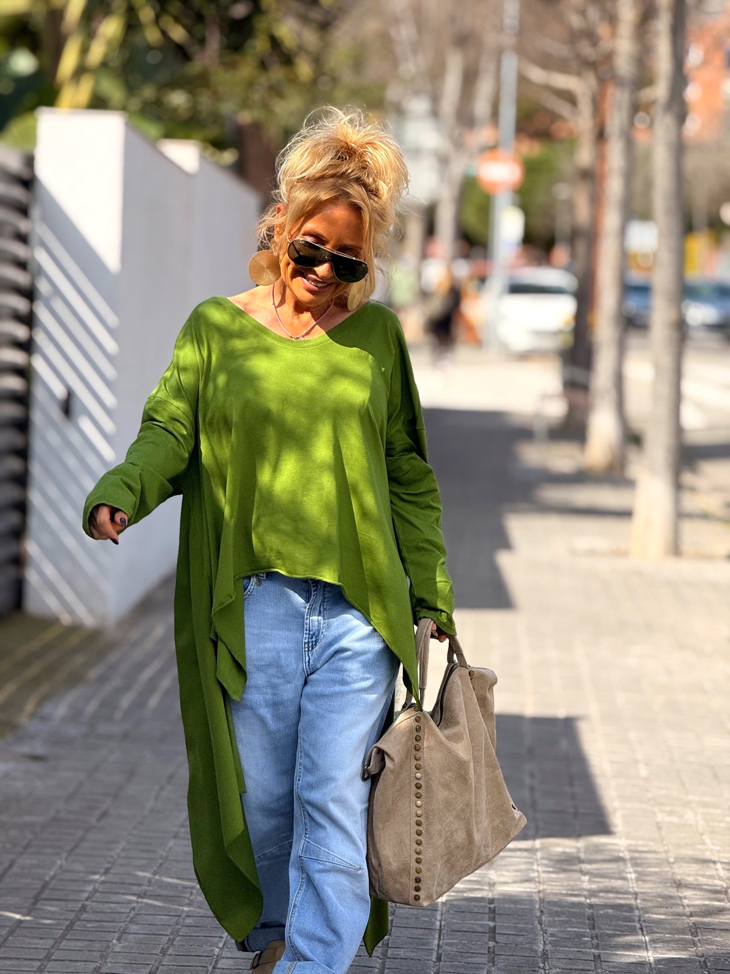 CAMISETA OVERSIZE ASIMÉTRICA MULTICOLOR