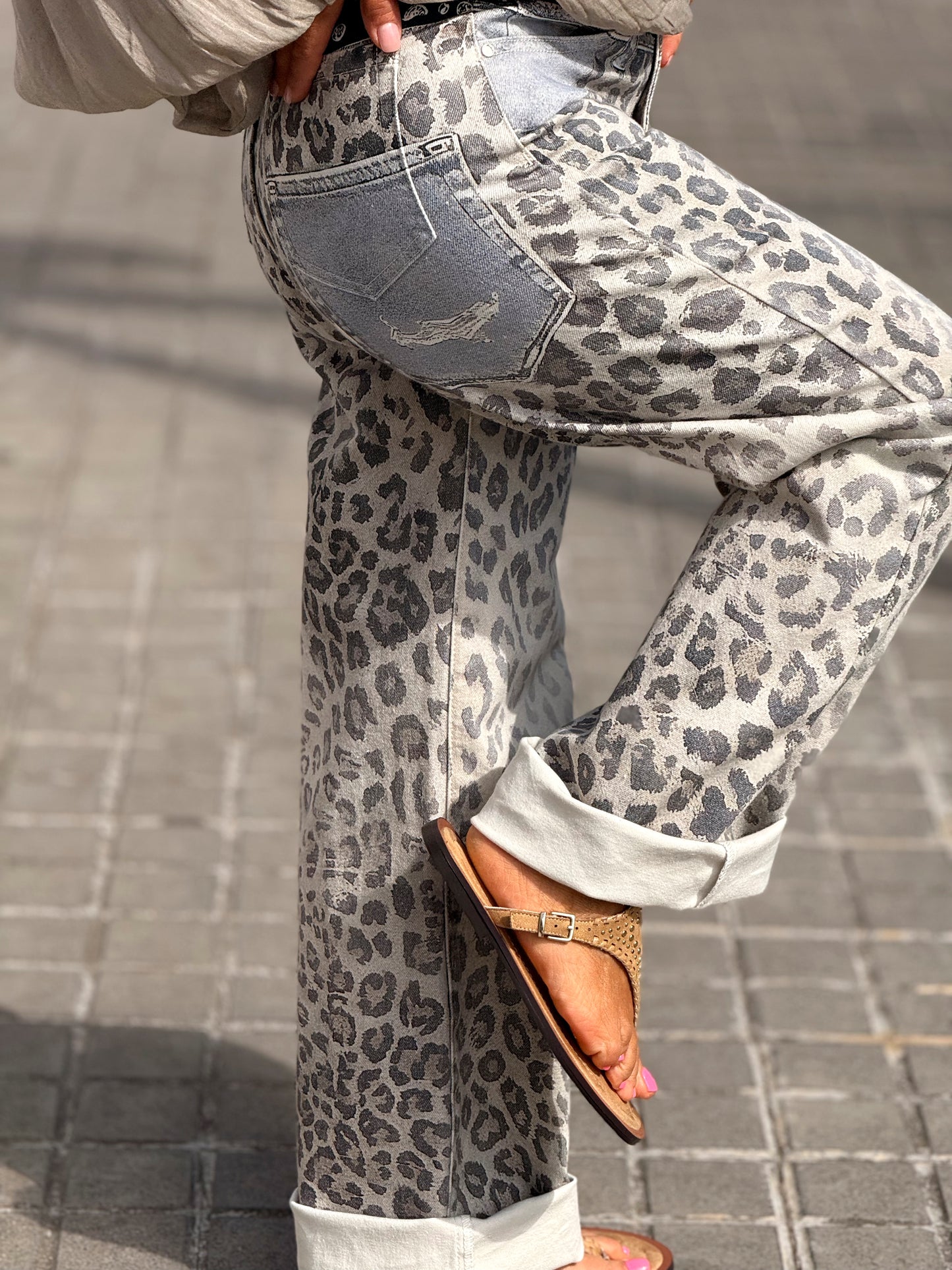 JEANS ESTAMPADO ANIMAL PRINT CRUDO