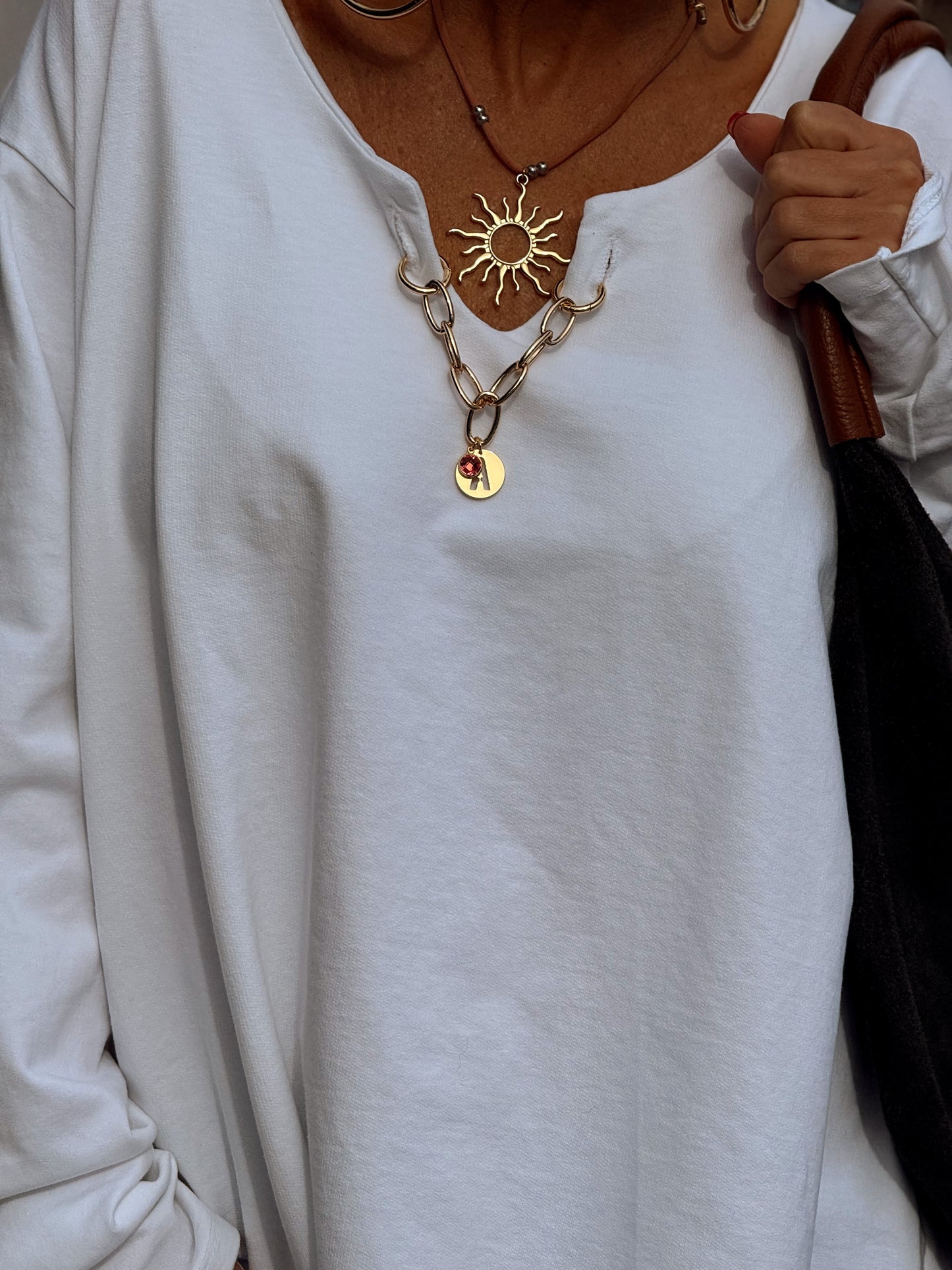 SUDADERA OVERSIZE CON CADENA LETRA CON BRILLANTE BRIGITTE MULTICOLOR