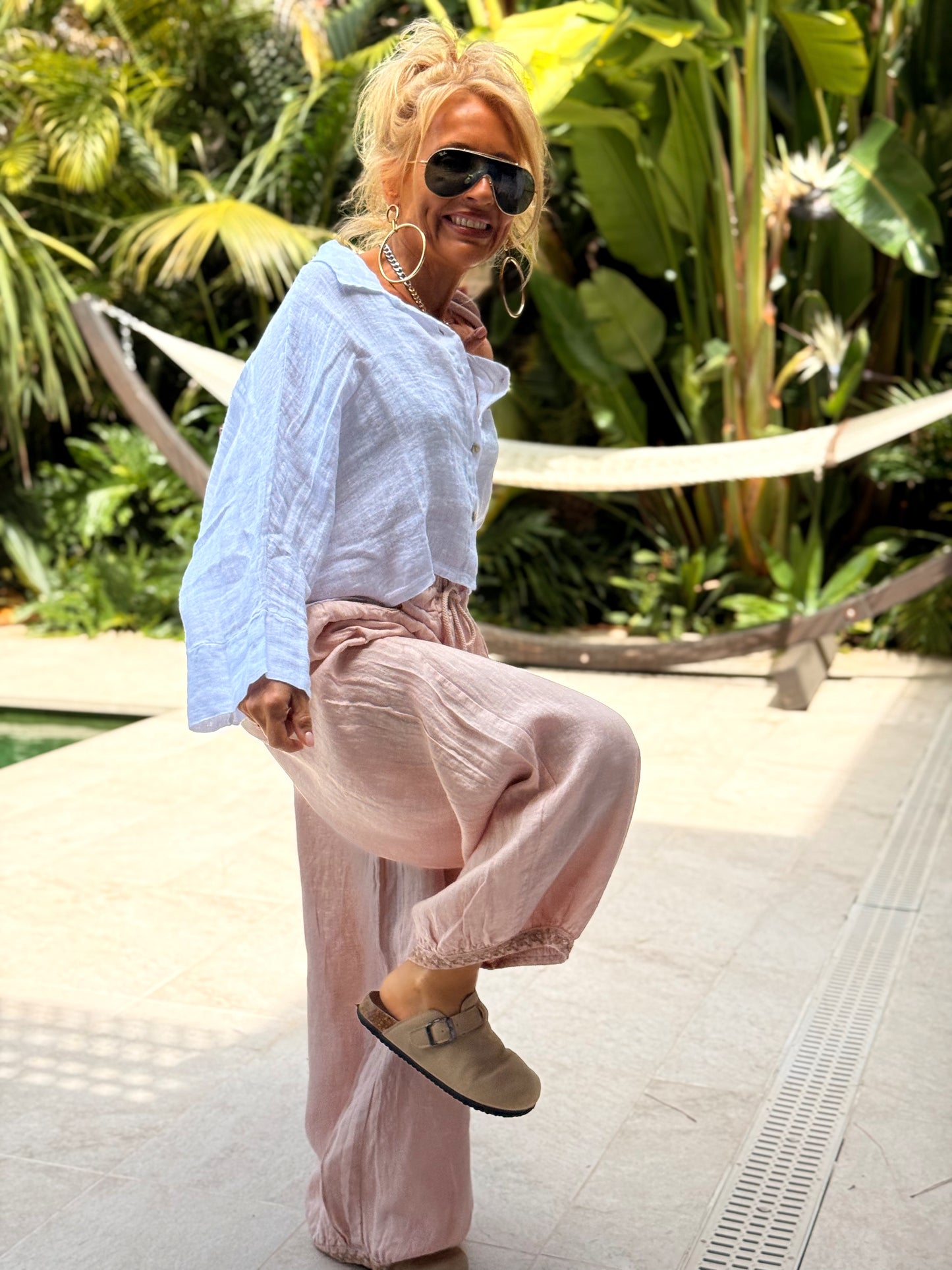 PANTALON OVERSIZE CON ENCAJE MULTICOLOR