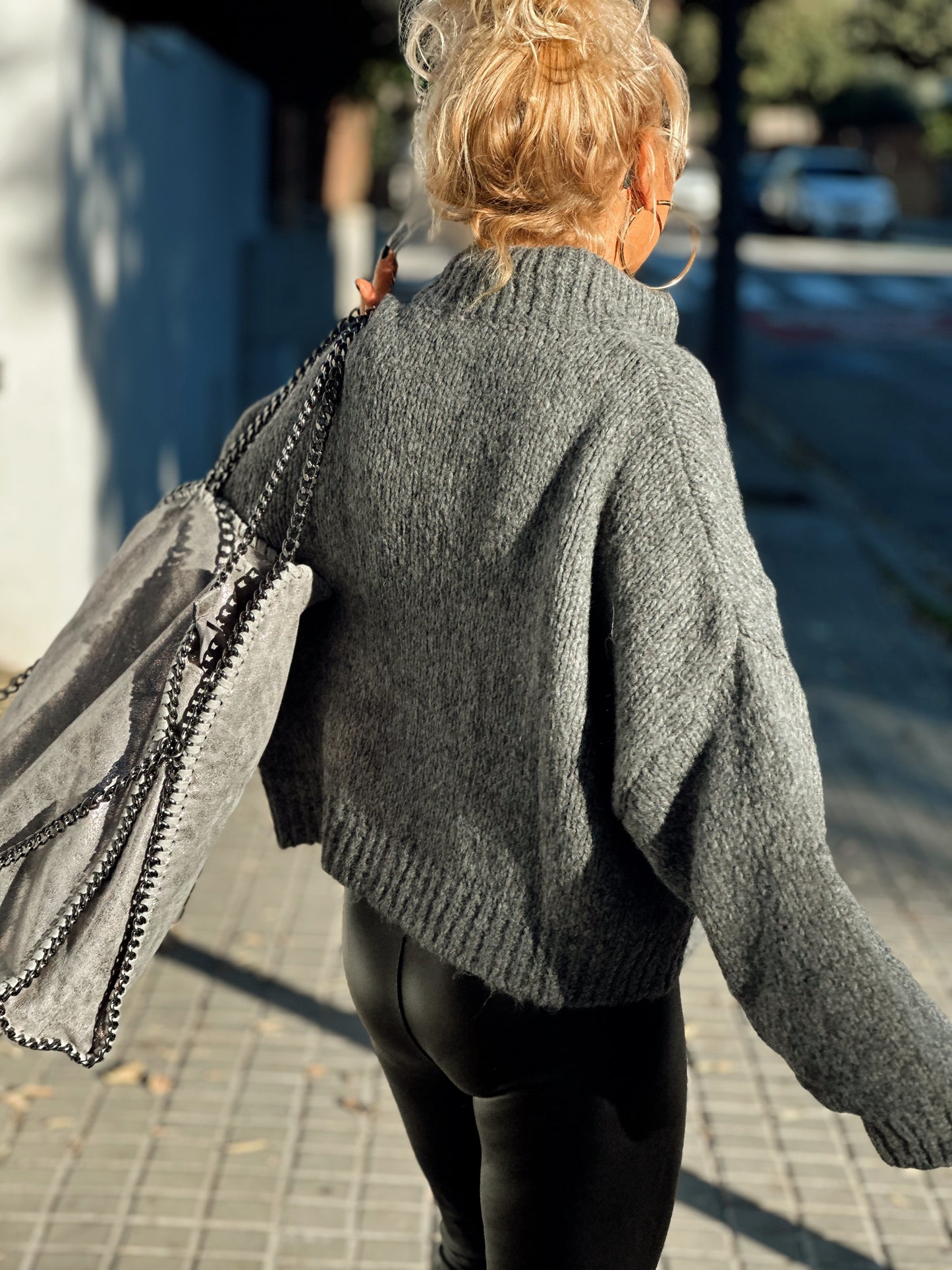 CHAQUETA DE PUNTO CROP-TOP GRIS