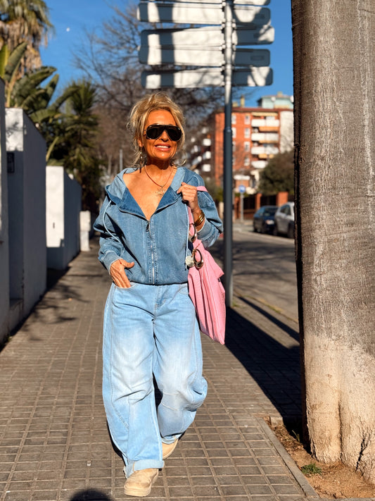 CAZADORA CON CAPUCHA DENIM TEJANO