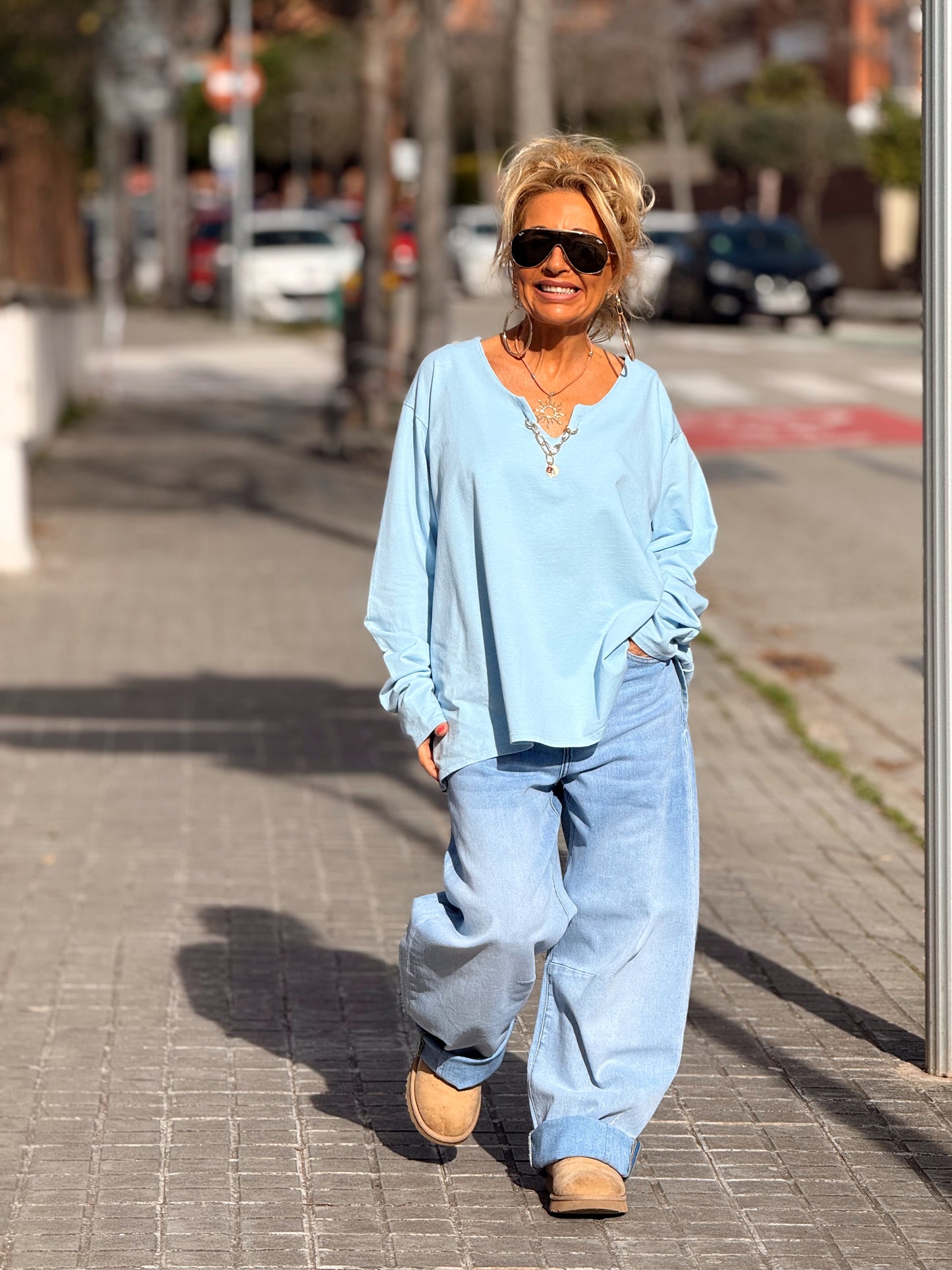 SUDADERA OVERSIZE CON CADENA LETRA CON BRILLANTE BRIGITTE MULTICOLOR