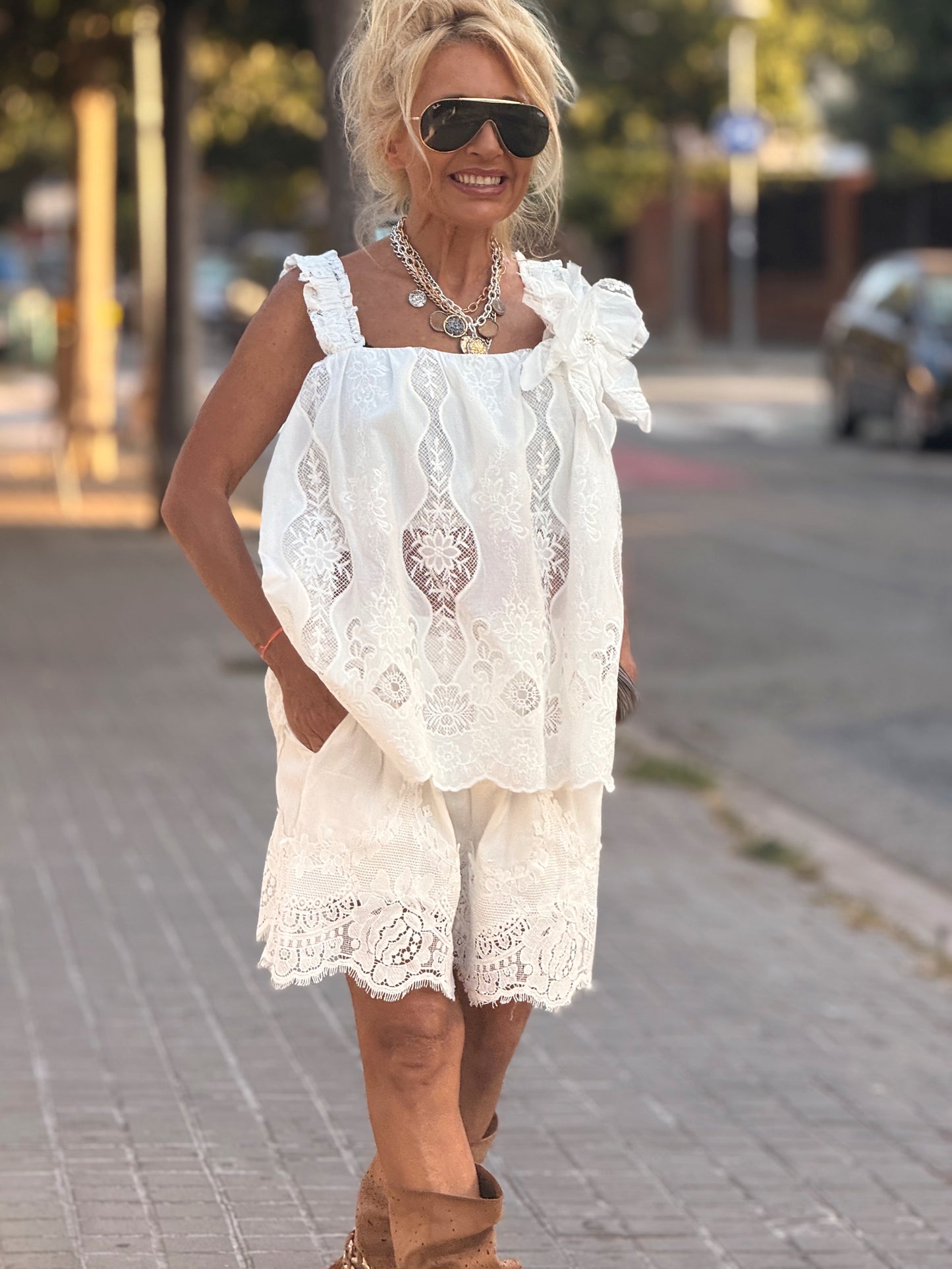 TOP LENCERO CON FLOR CHLOÉ BLANCO