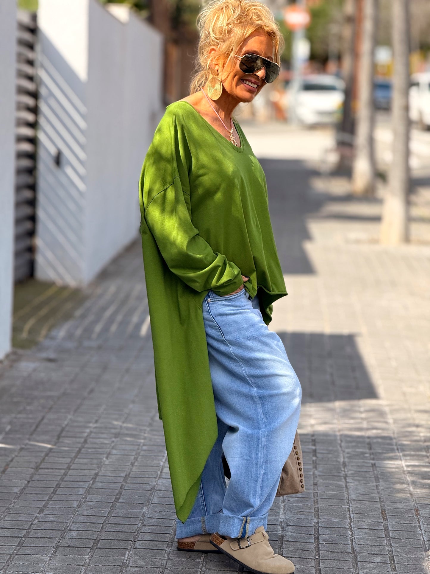 CAMISETA OVERSIZE ASIMÉTRICA MULTICOLOR