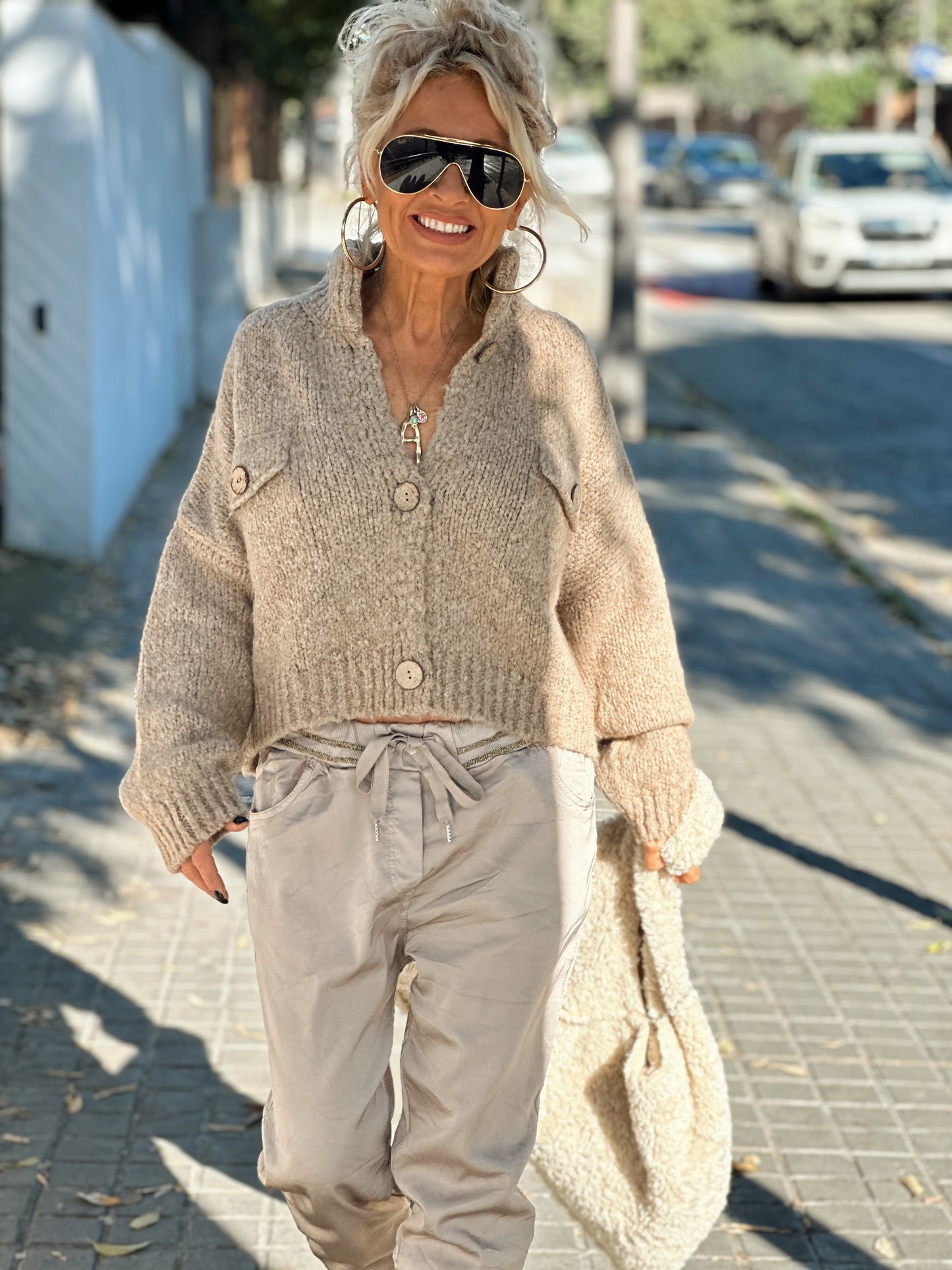 CHAQUETA DE PUNTO CROP-TOP BEIGE