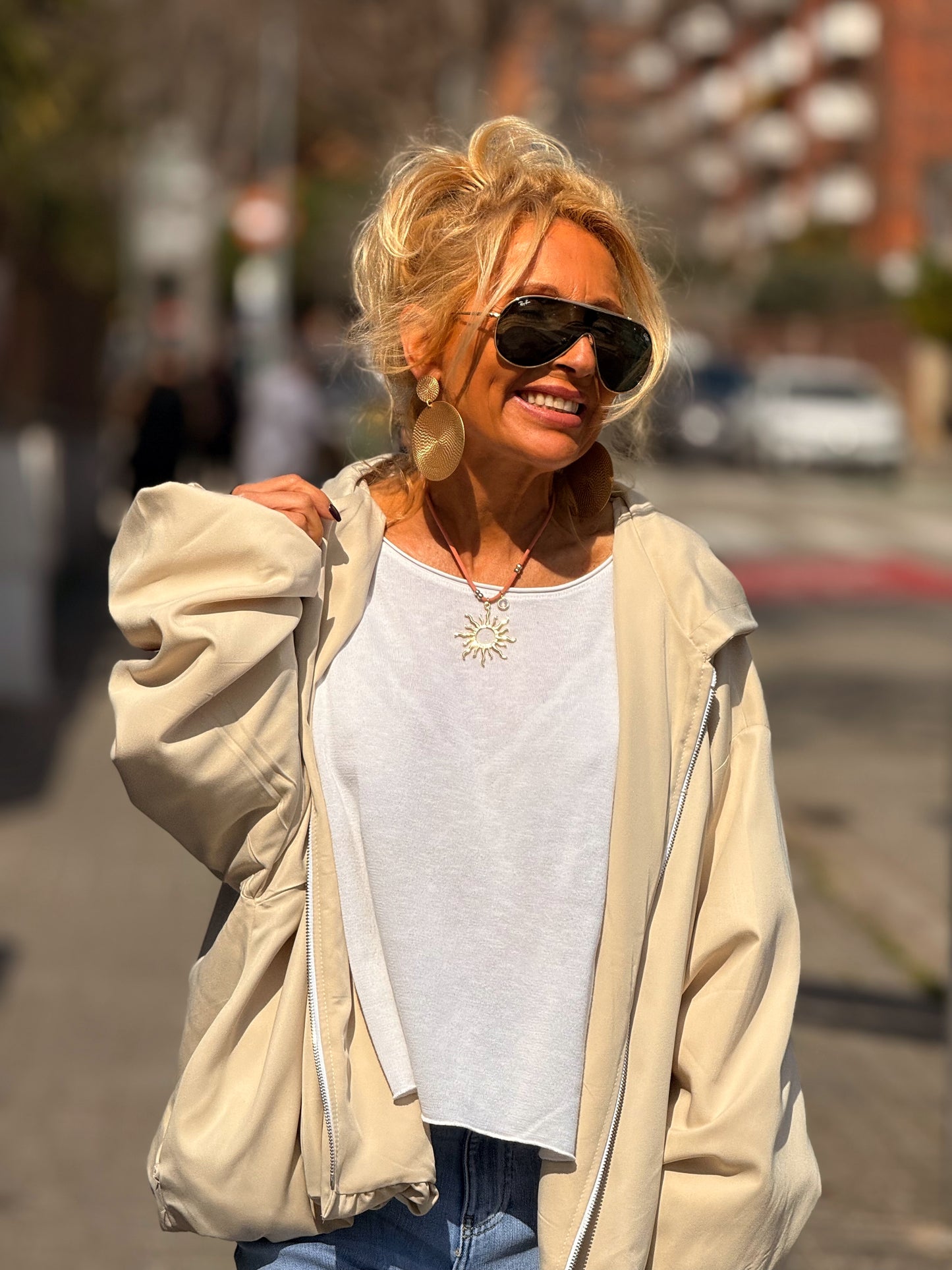 TRENCH OVERSIZE CON CAPUCHA MULTICOLOR