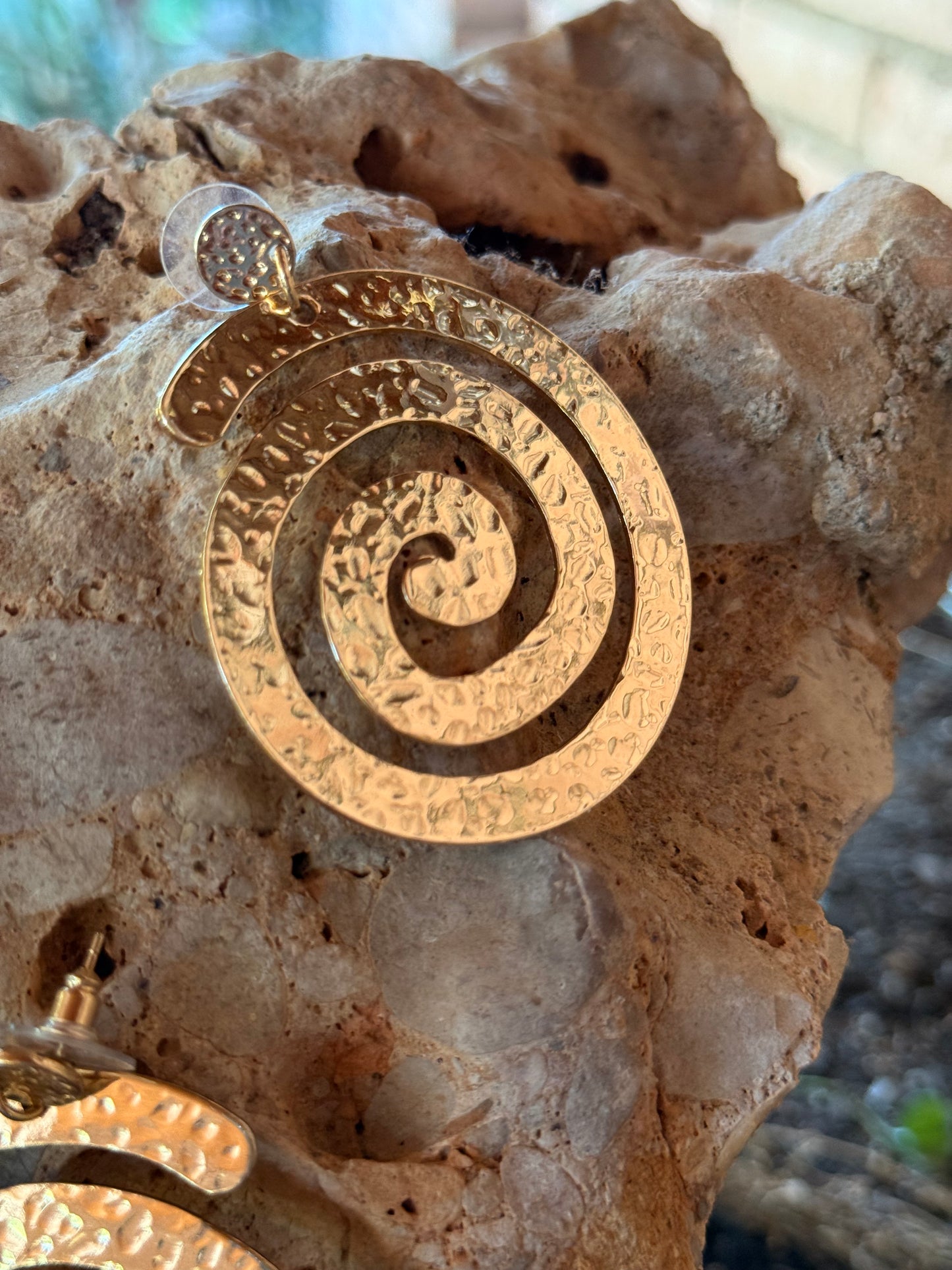 PENDIENTES CARACOL DORADO