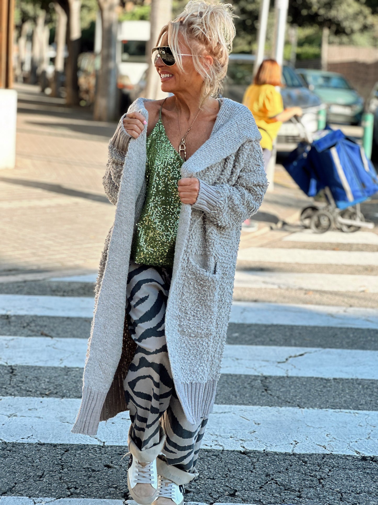 CHAQUETA DE PUNTO CON CAPUCHA BEIGE