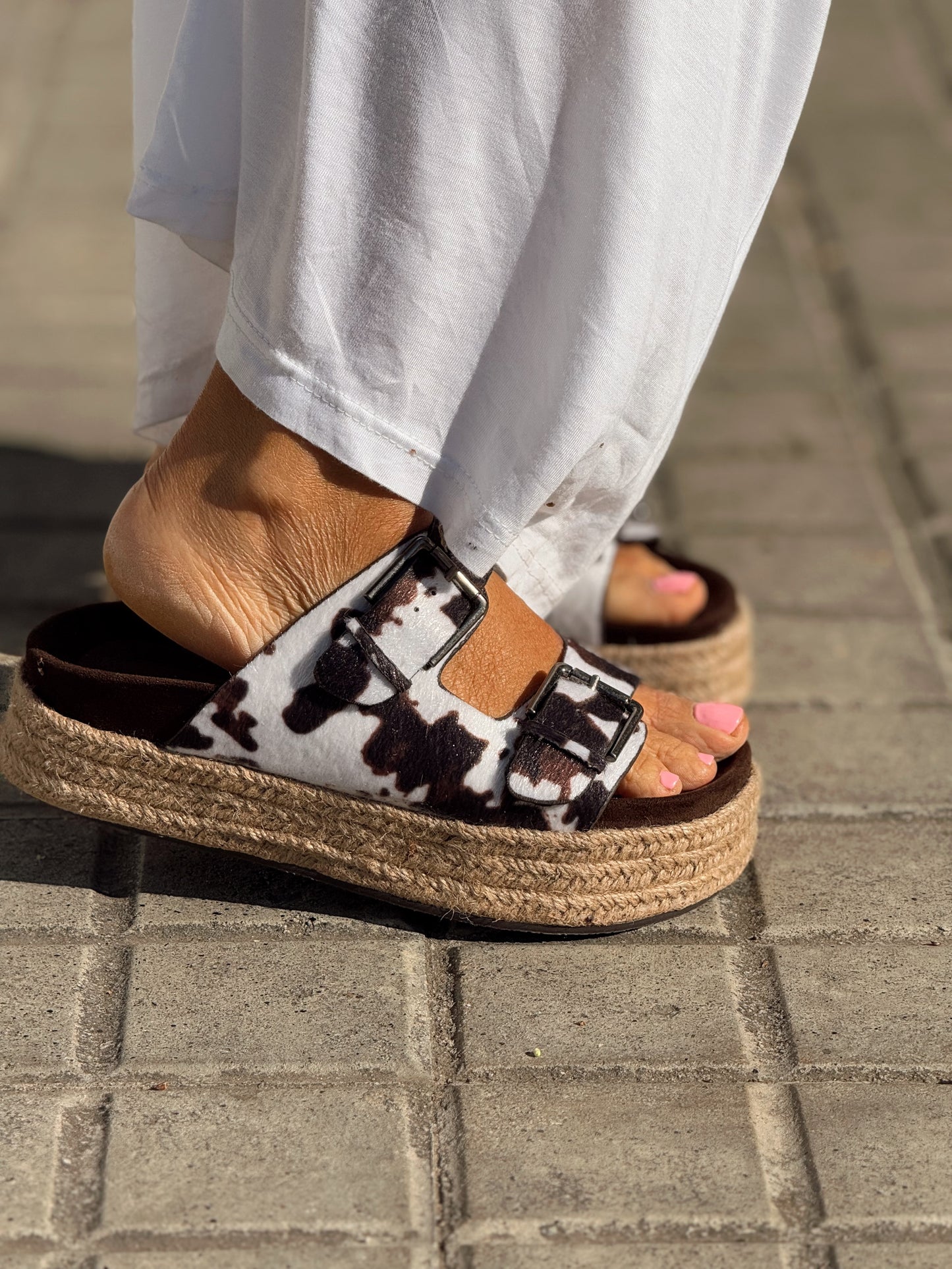 SANDALIAS PLATAFORMA VACA BLANCO-MARRÓN
