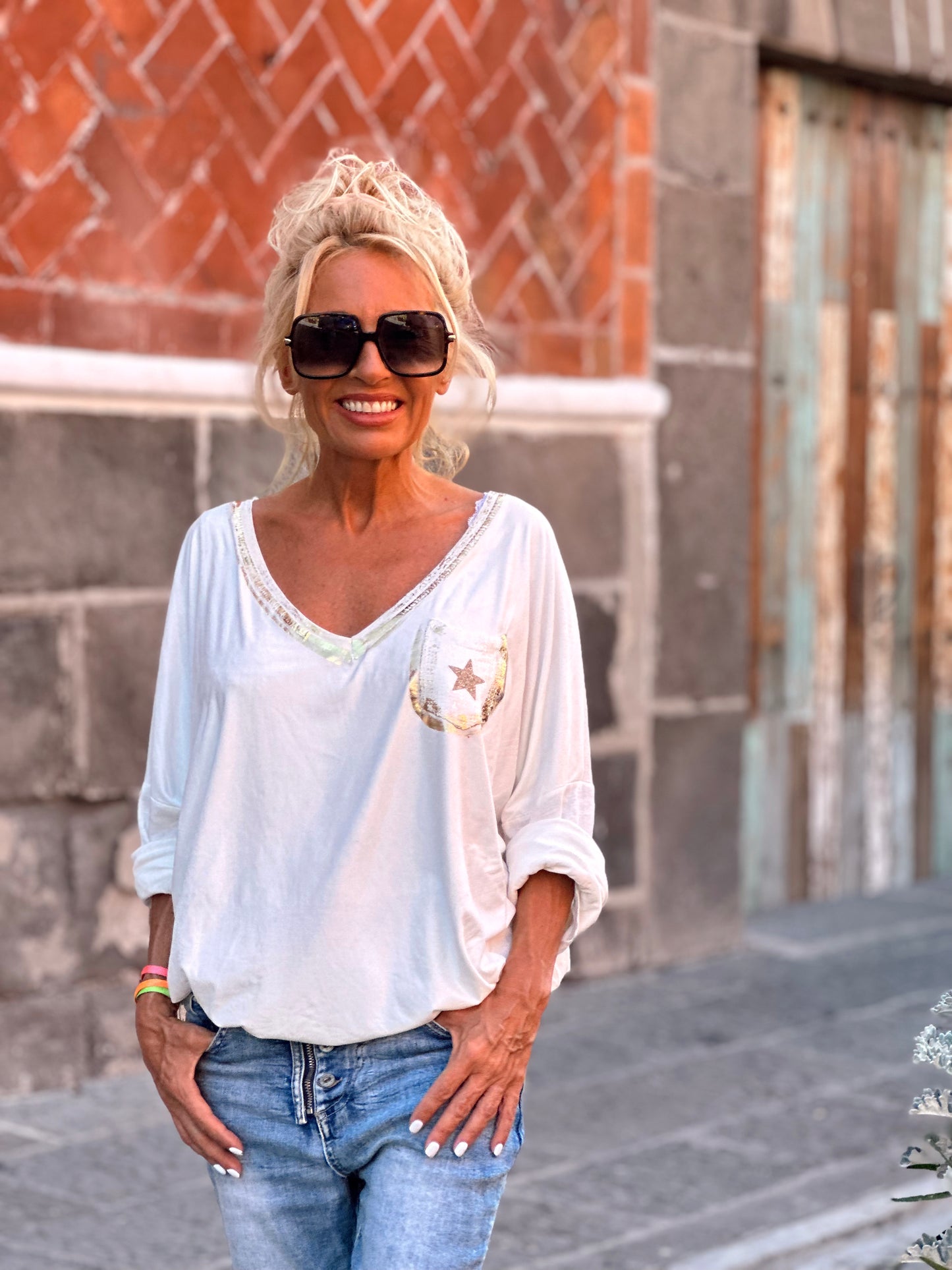 CAMISETA CON BOLSILLO ESTRELLA CRUDO