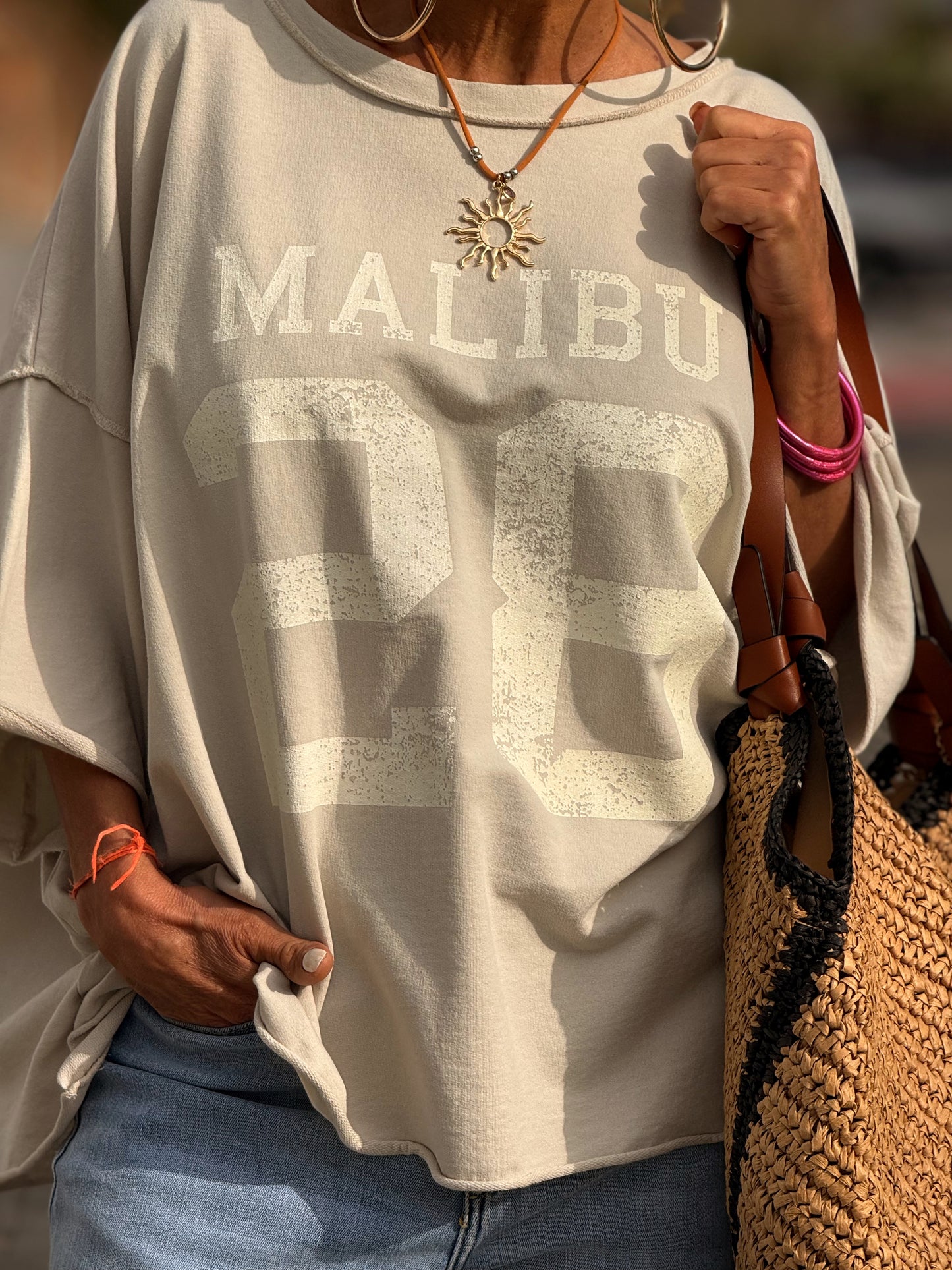CAMISETA SUPER OVERSIZE DESGASTADA MALIBU MULTICOLOR