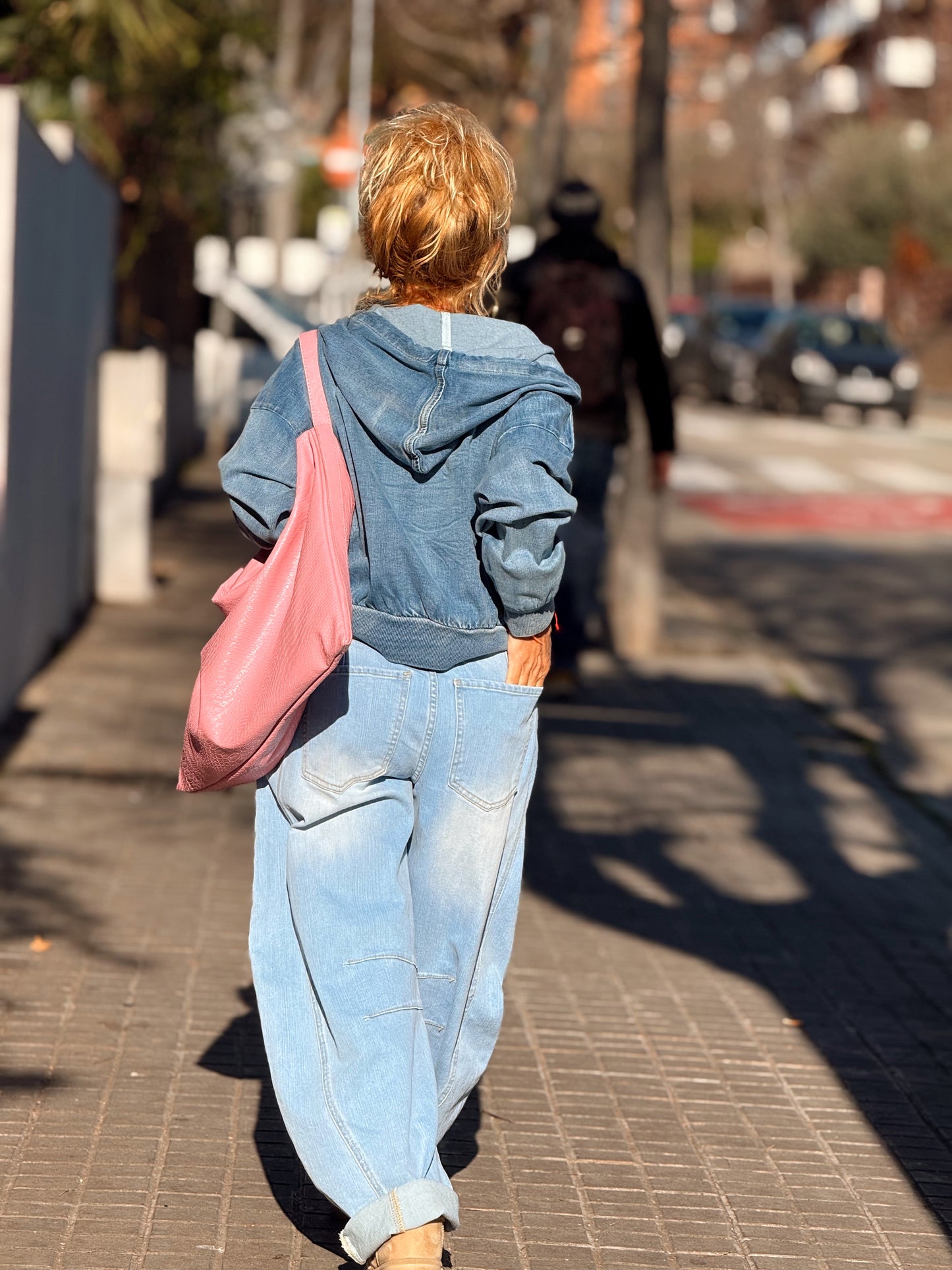 CAZADORA CON CAPUCHA DENIM TEJANO