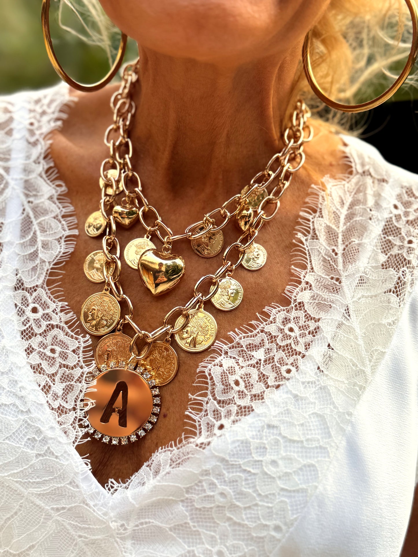 COLLAR CON INITIALE Y BRILLANTE BOHO DORADO