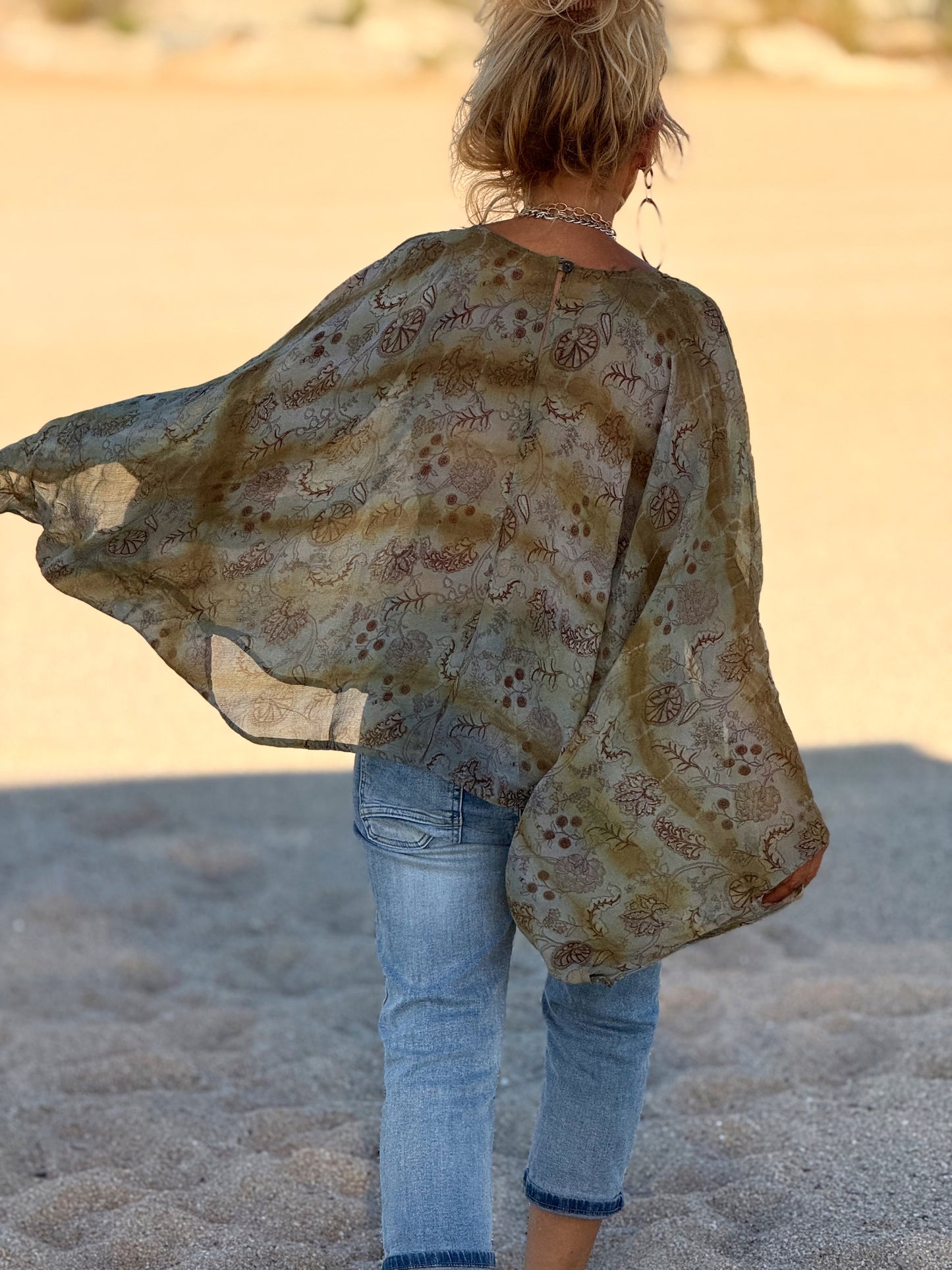 BLUSA-CAPA ESTAMPADO CREPE DE SEDA INDY MULTICOLOR