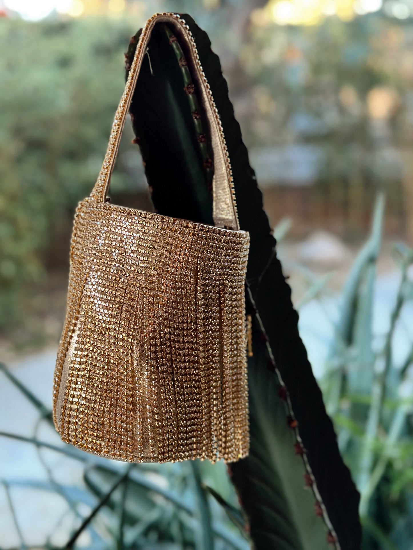 BOLSO LENTEJUELAS MONACO DORADO