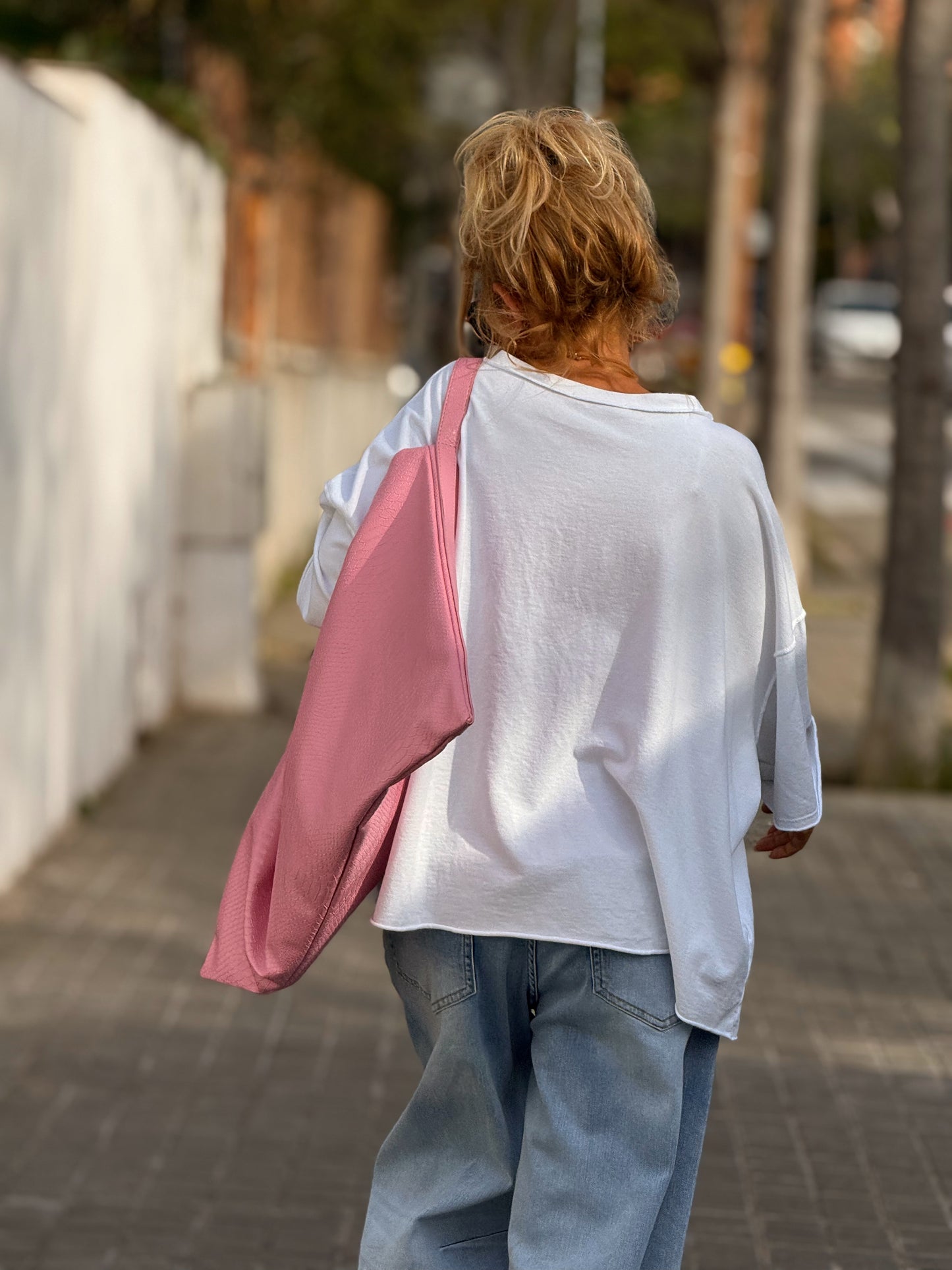 CAMISETA SUPER OVERSIZE DESGASTADA MALIBU MULTICOLOR