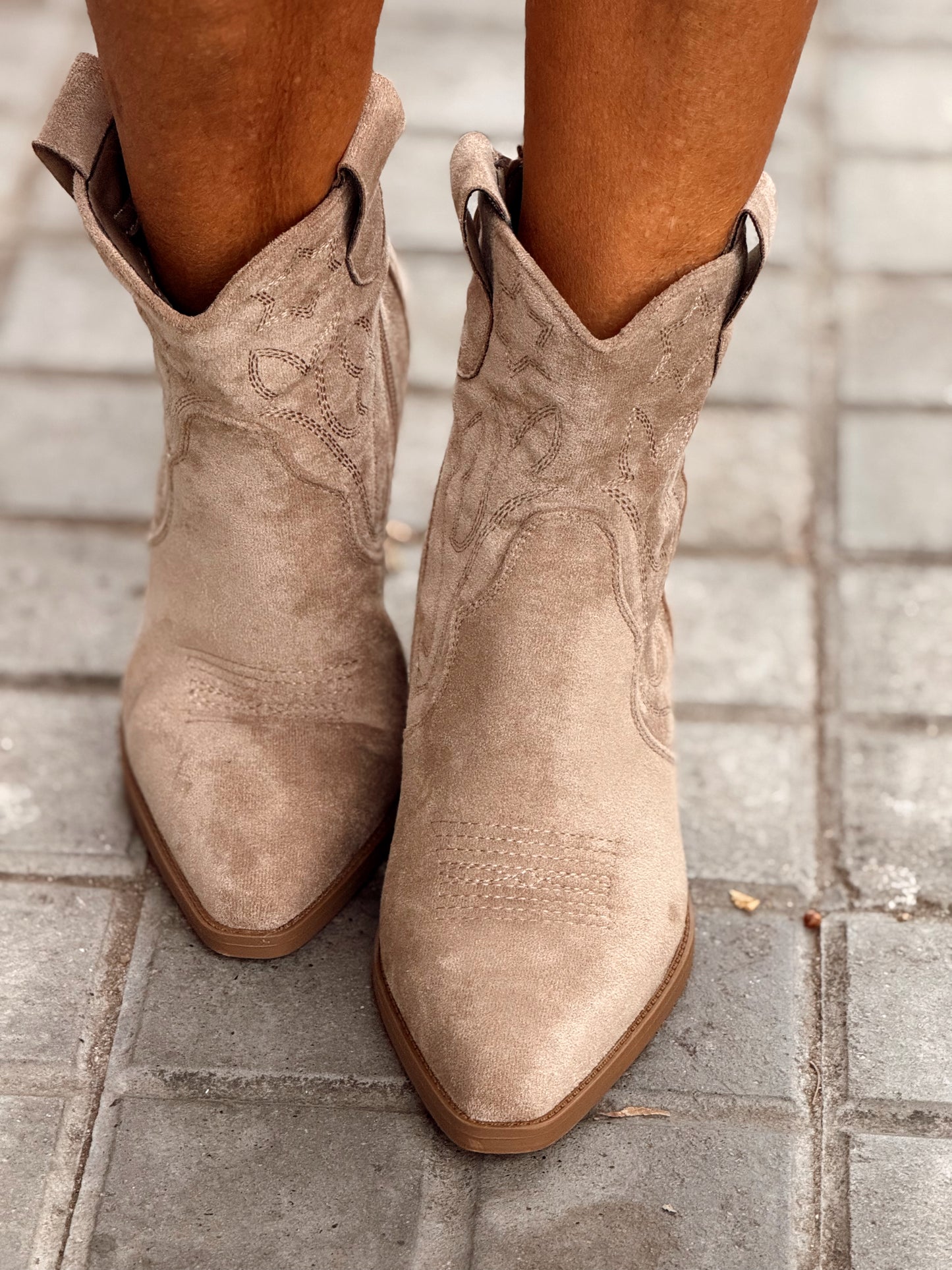 BOTAS CORTA COWBOW BEIGE
