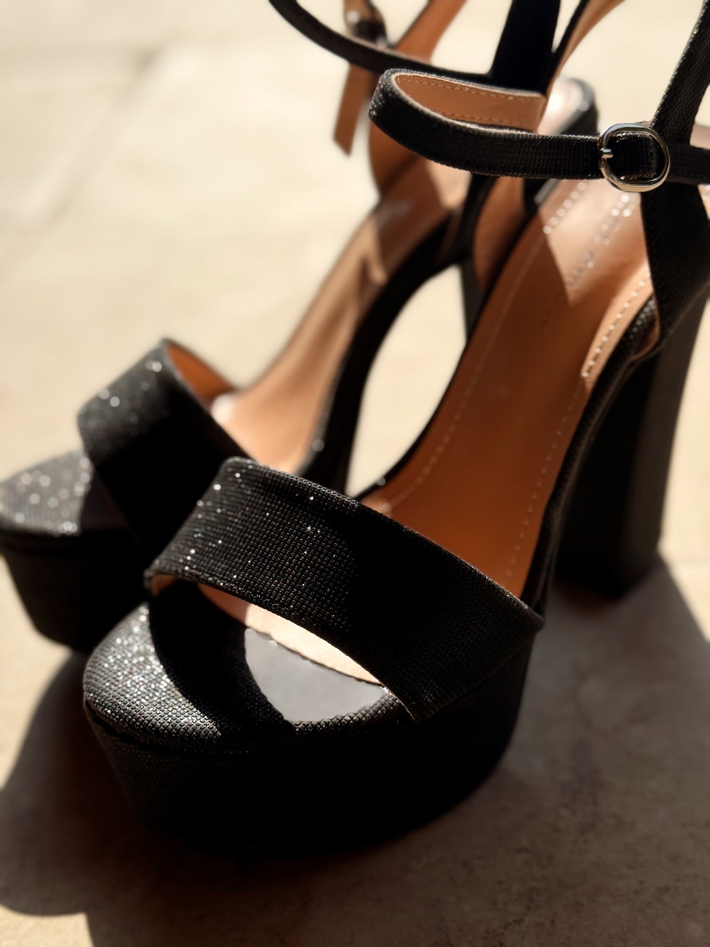 ZAPATOS DE TACONES PARIS NEGRO BRILLANTE