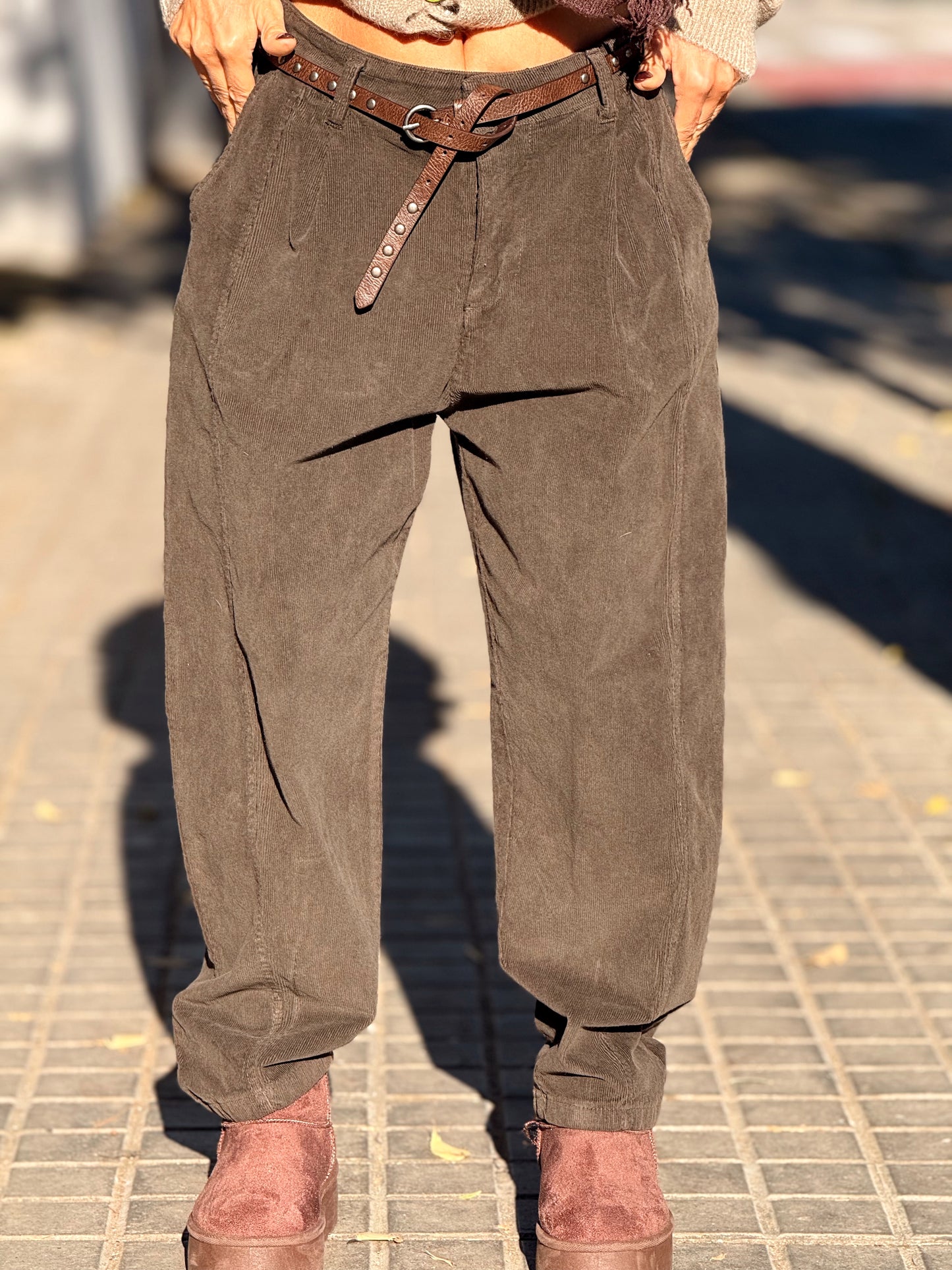 PANTALON CON CINTURÓN PEDRO MARRÓN