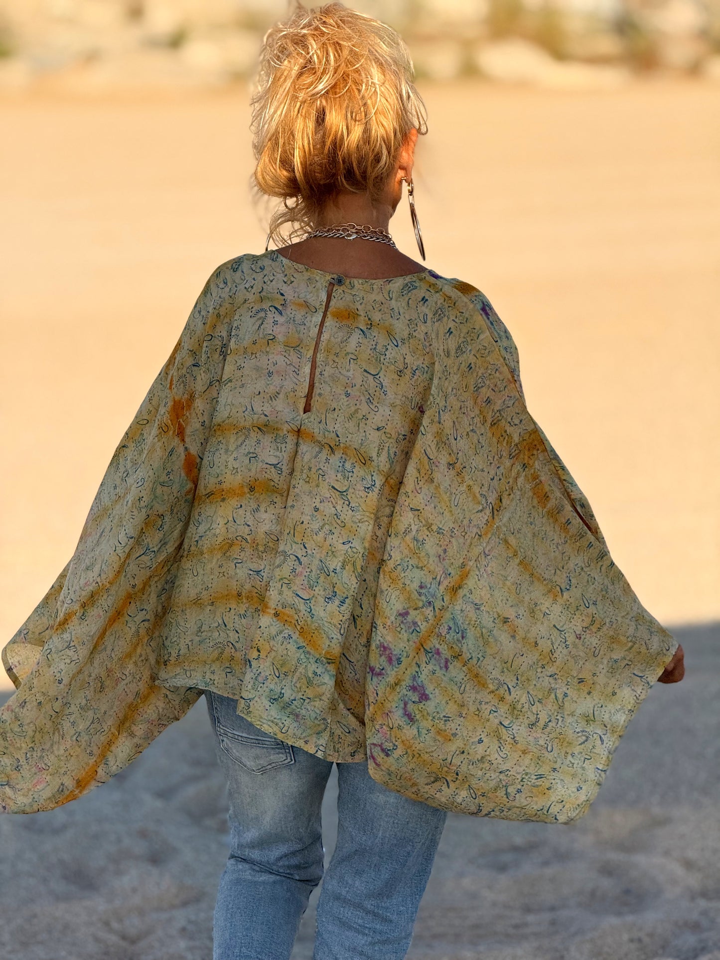 BLUSA-CAPA ESTAMPADO CREPE DE SEDA INDY MULTICOLOR