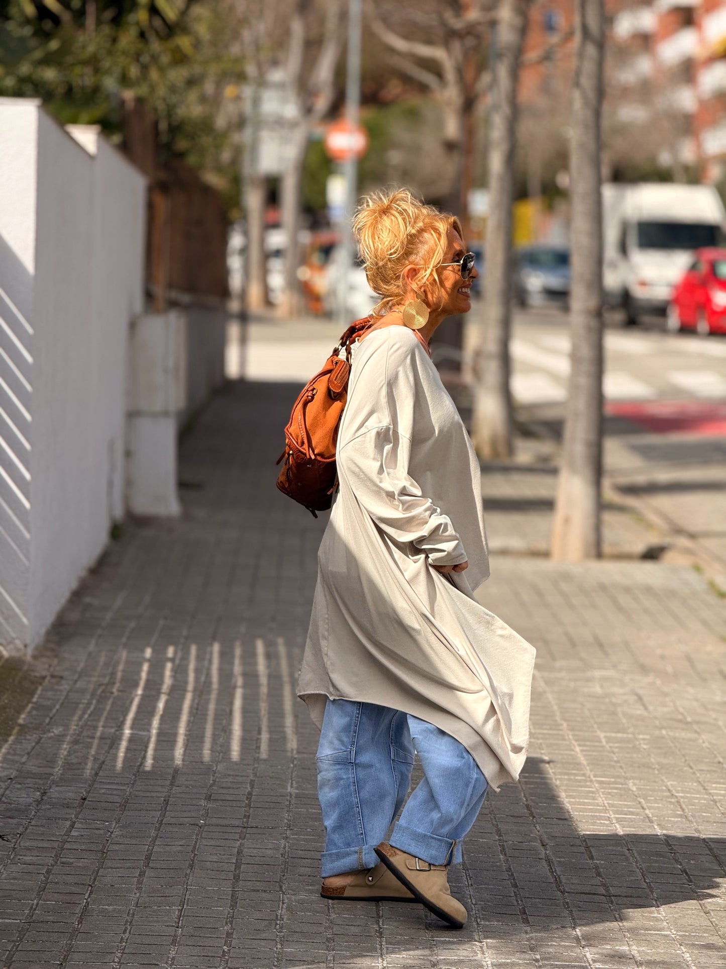 CAMISETA OVERSIZE ASIMÉTRICA MULTICOLOR