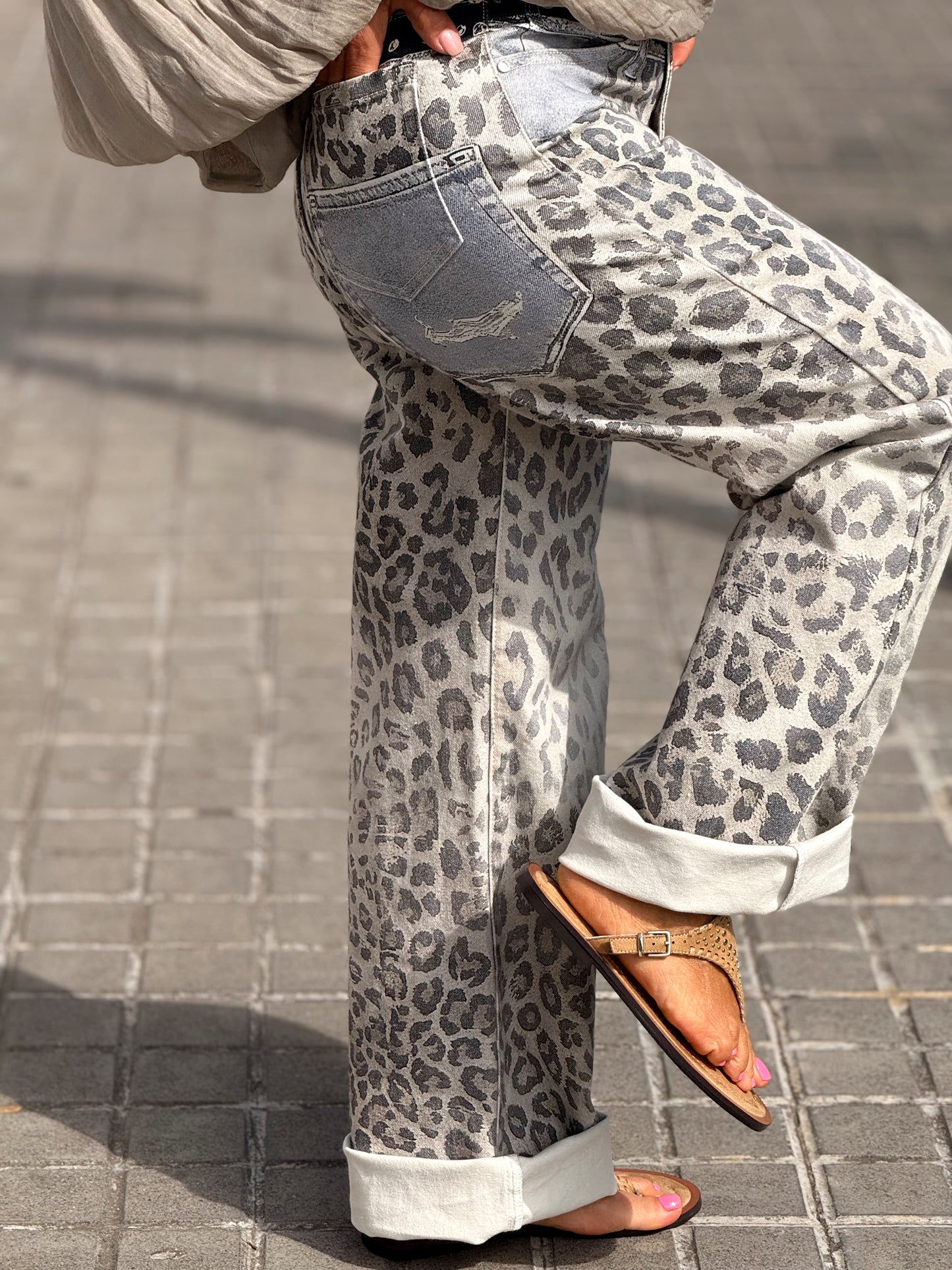 JEANS ESTAMPADO ANIMAL PRINT CRUDO