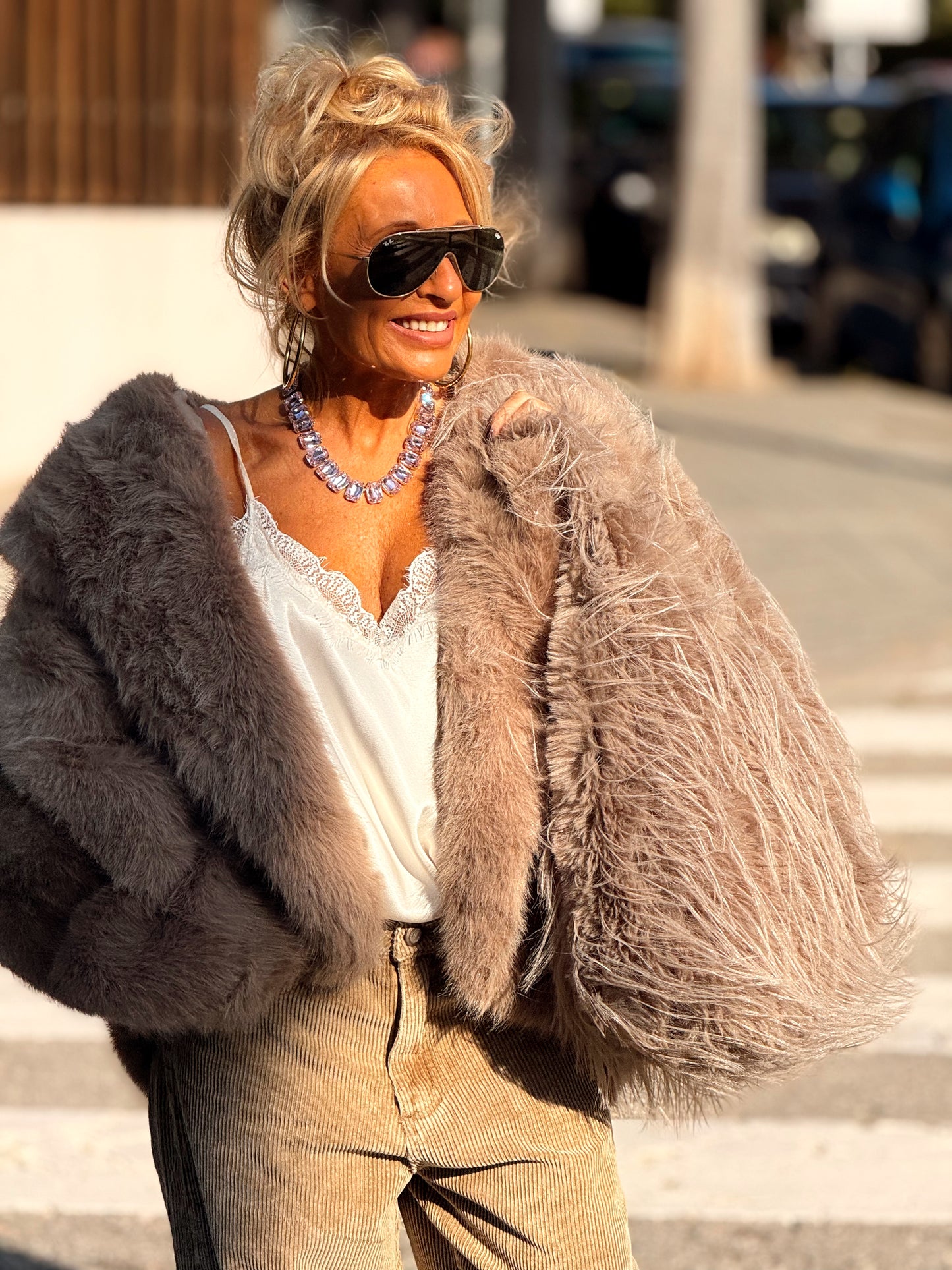 CHAQUETA CON CAPUCHA PELO SINTÉTICO MULTICOLOR