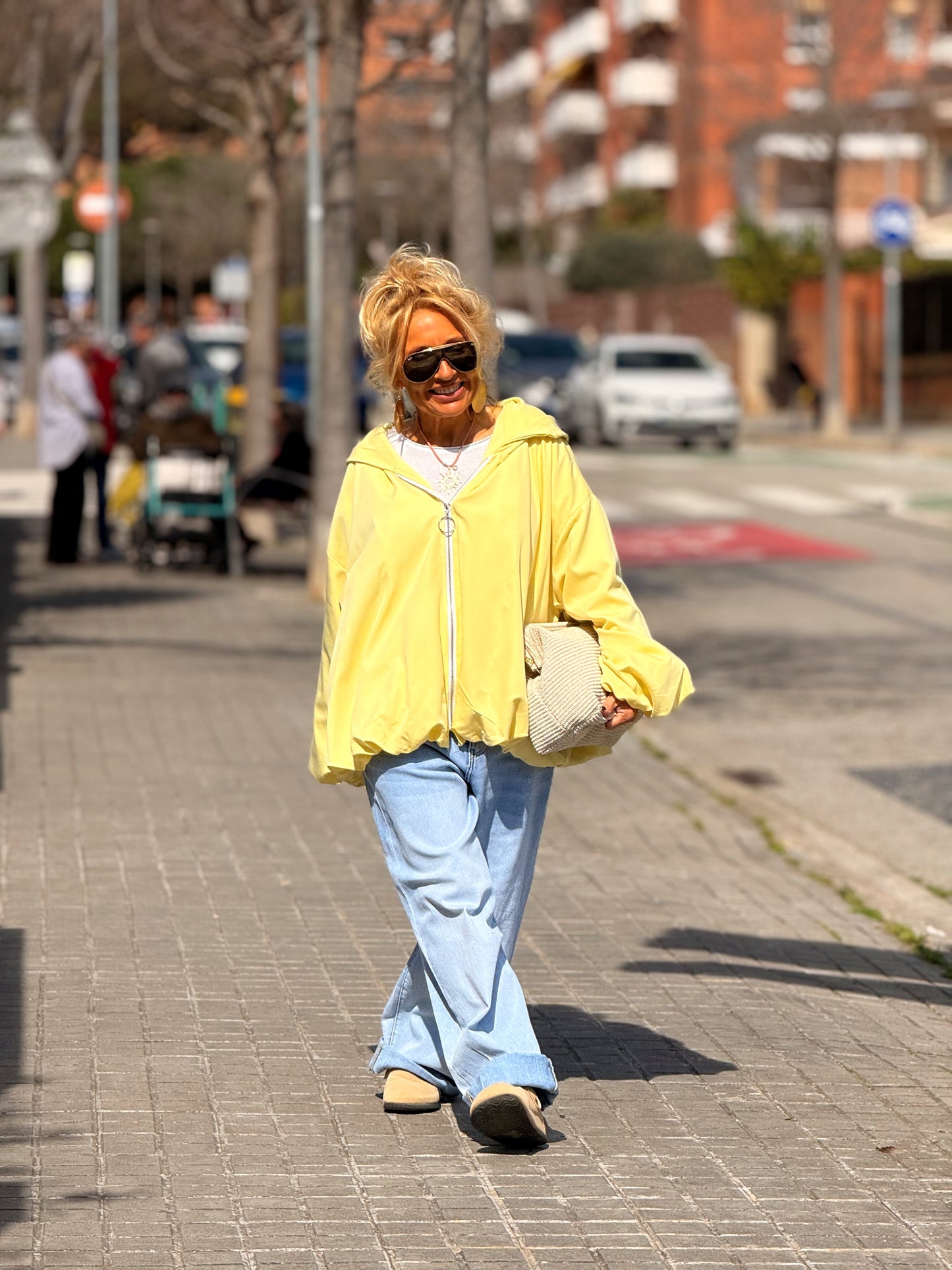 TRENCH OVERSIZE CON CAPUCHA MULTICOLOR