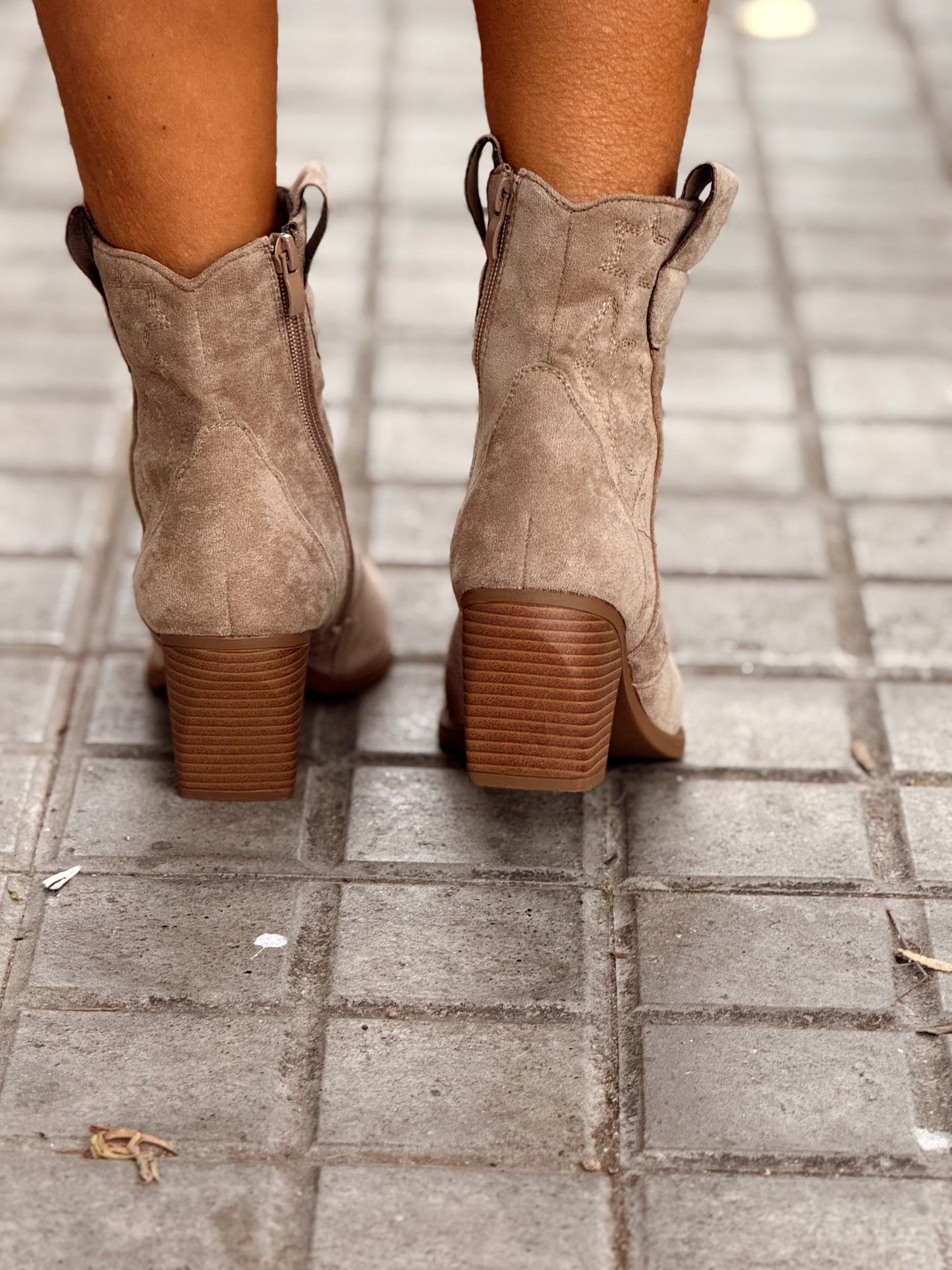 BOTAS CORTA COWBOW BEIGE