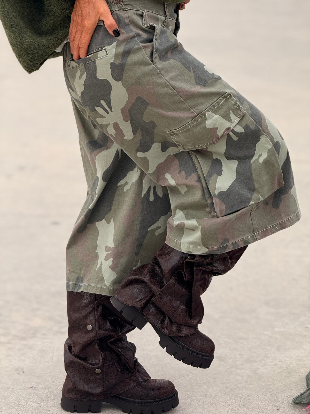 BERMUDA OVERSIZE CAMUFLAJE MULTICOLOR