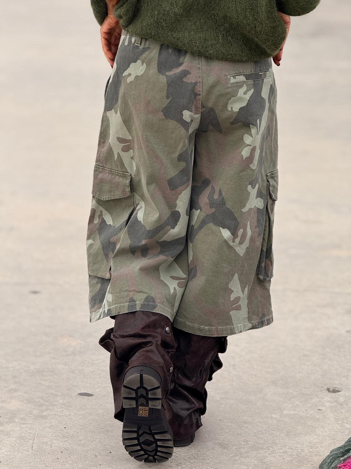 BERMUDA OVERSIZE CAMUFLAJE MULTICOLOR