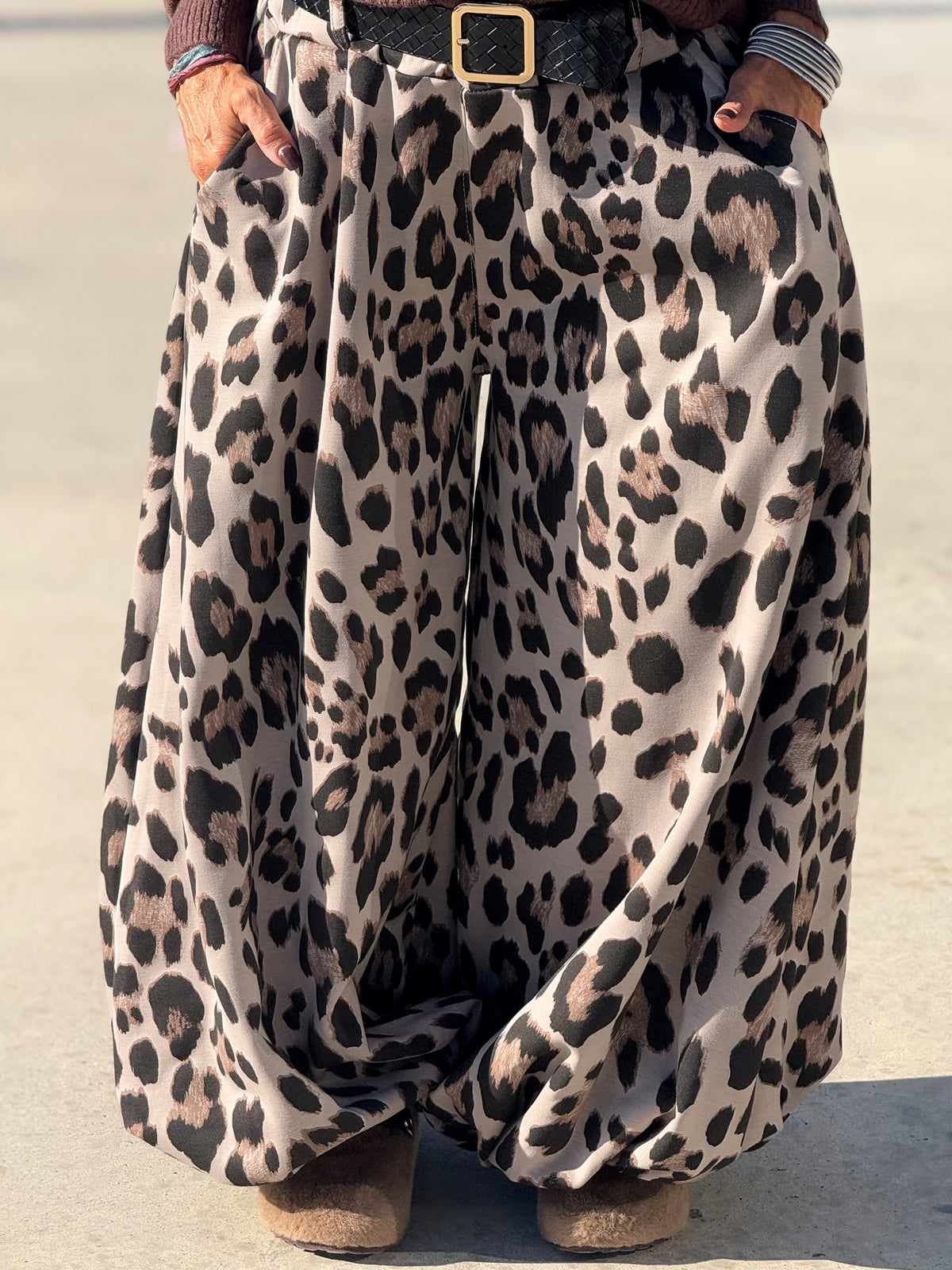 PANTALÓN OVERSIZE CON CINTURÓN CAMUFLAJE