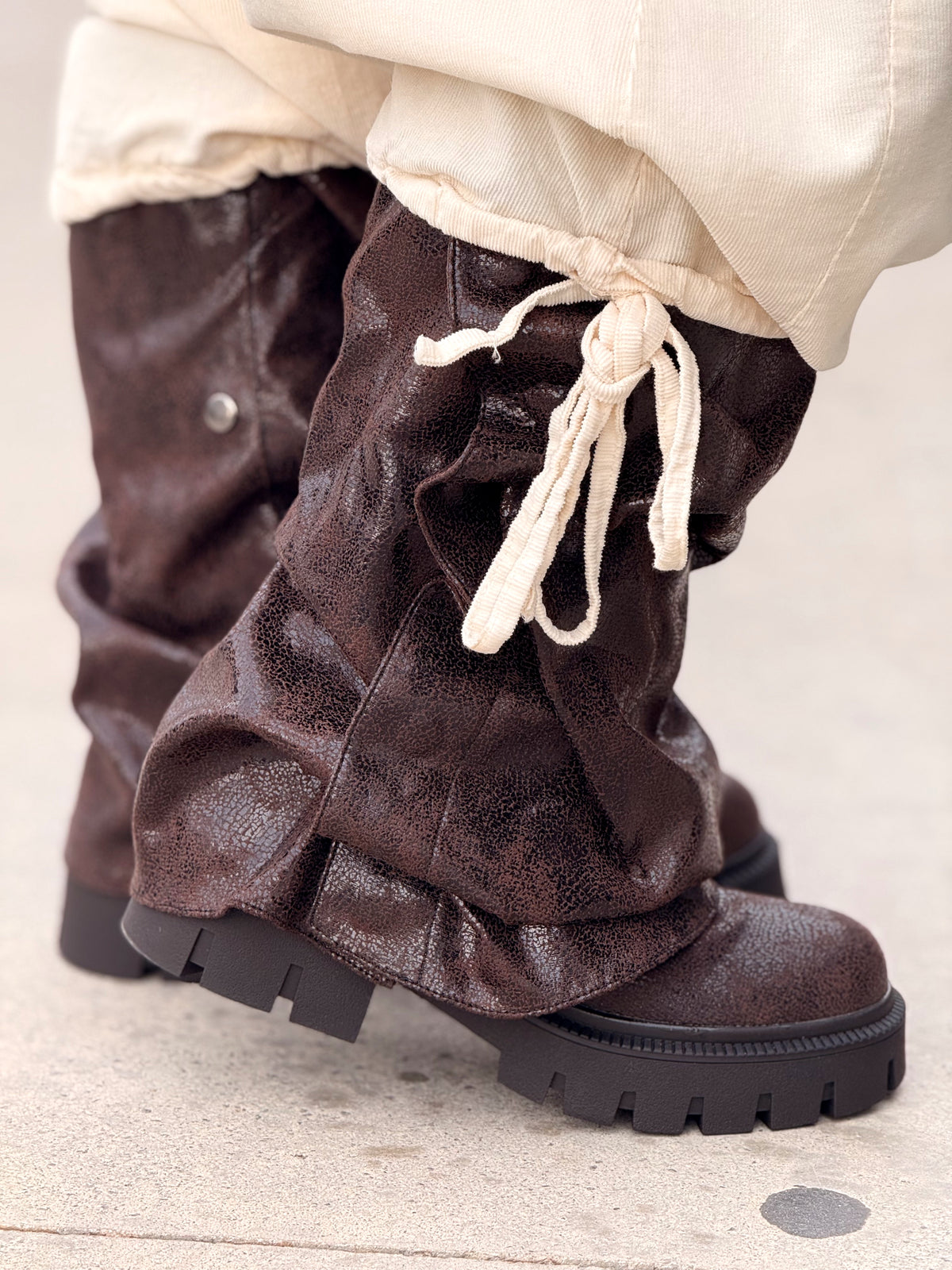 BOTAS MOTERO PLIEGUES BRILLANTE MARRÓN
