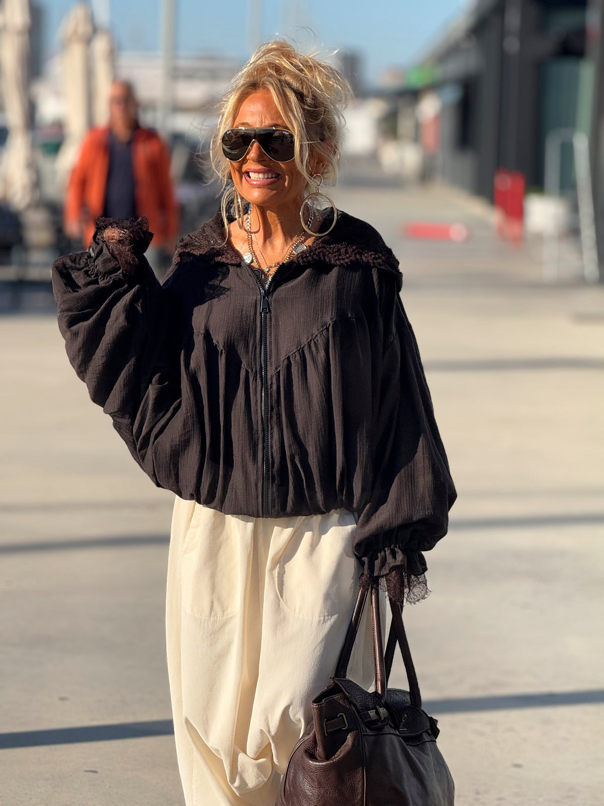 CHAQUETA LENCERO CON CAPUCHA MARRÓN