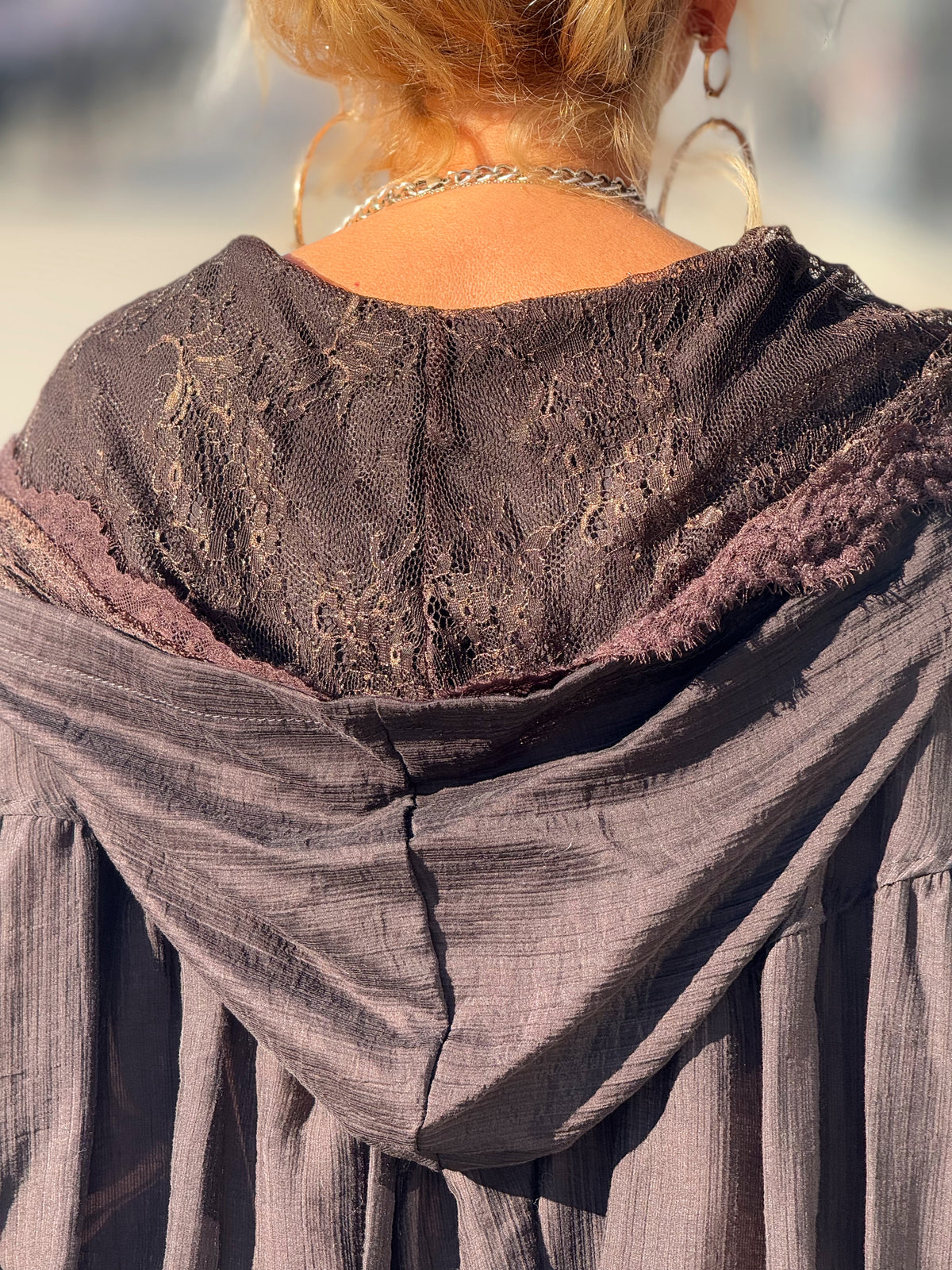 CHAQUETA LENCERO CON CAPUCHA MARRÓN
