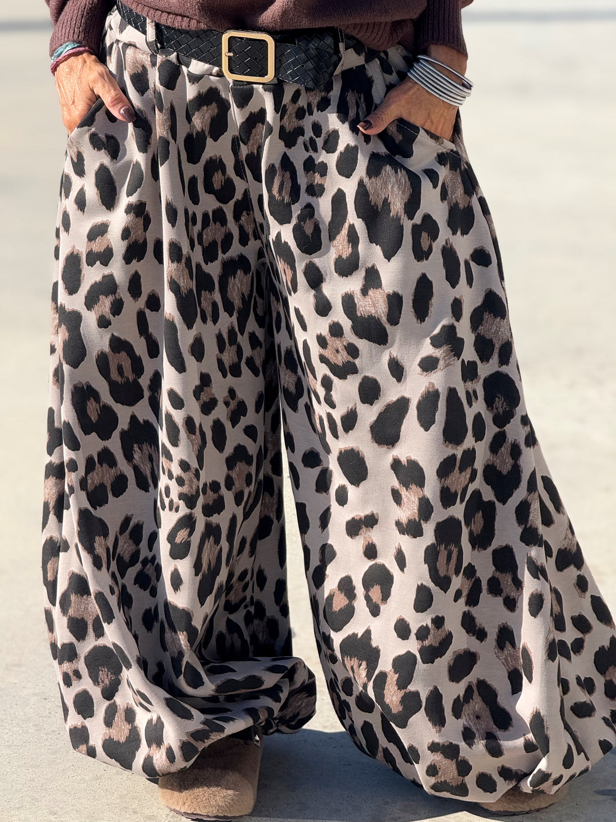 PANTALÓN OVERSIZE CON CINTURÓN CAMUFLAJE