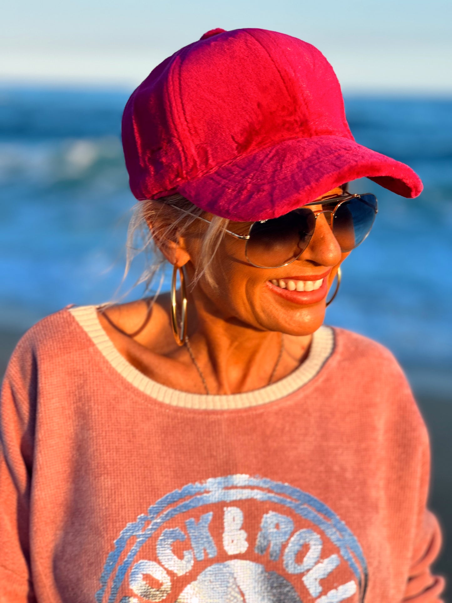 GORRA DE TERCIOPELO FUCSIA
