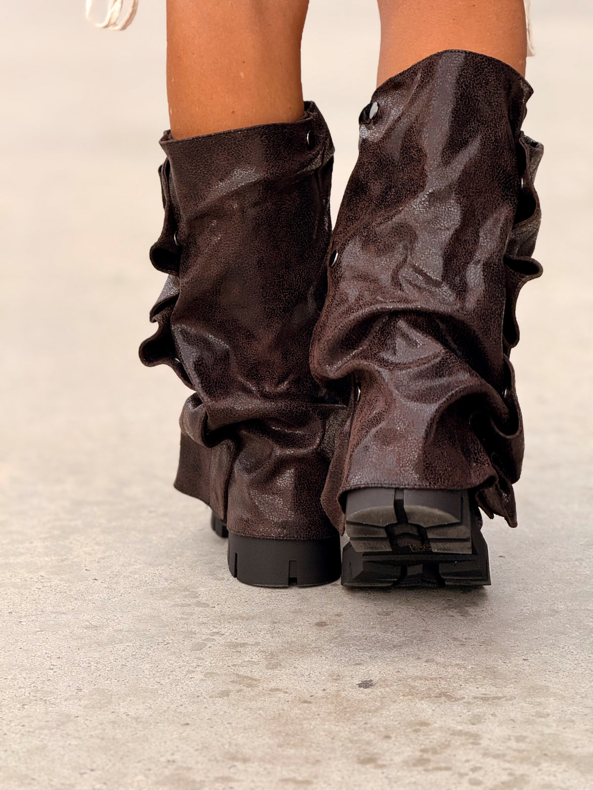 BOTAS MOTERO PLIEGUES BRILLANTE MARRÓN