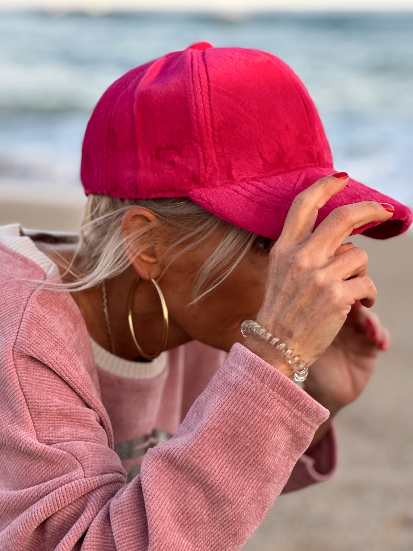 GORRA DE TERCIOPELO FUCSIA