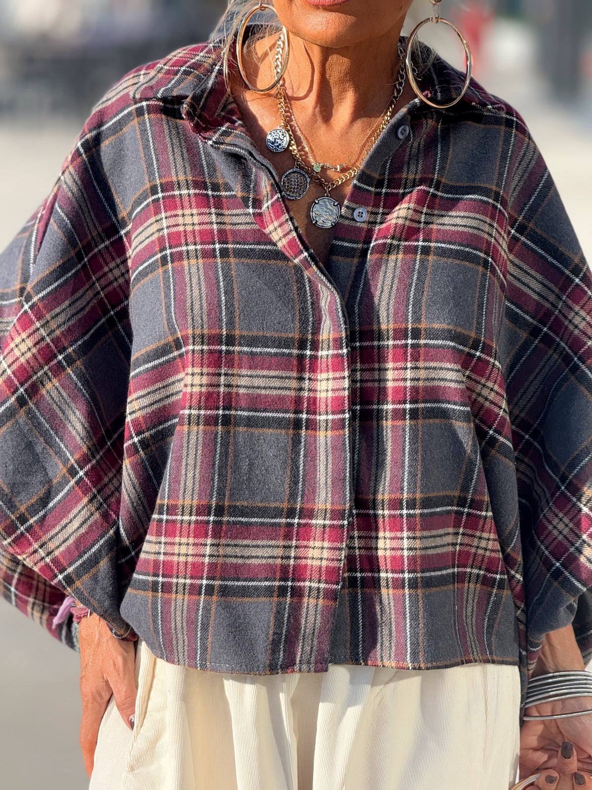 CAMISA CORTA CUADROS CON BOTONES MANGA GRIS