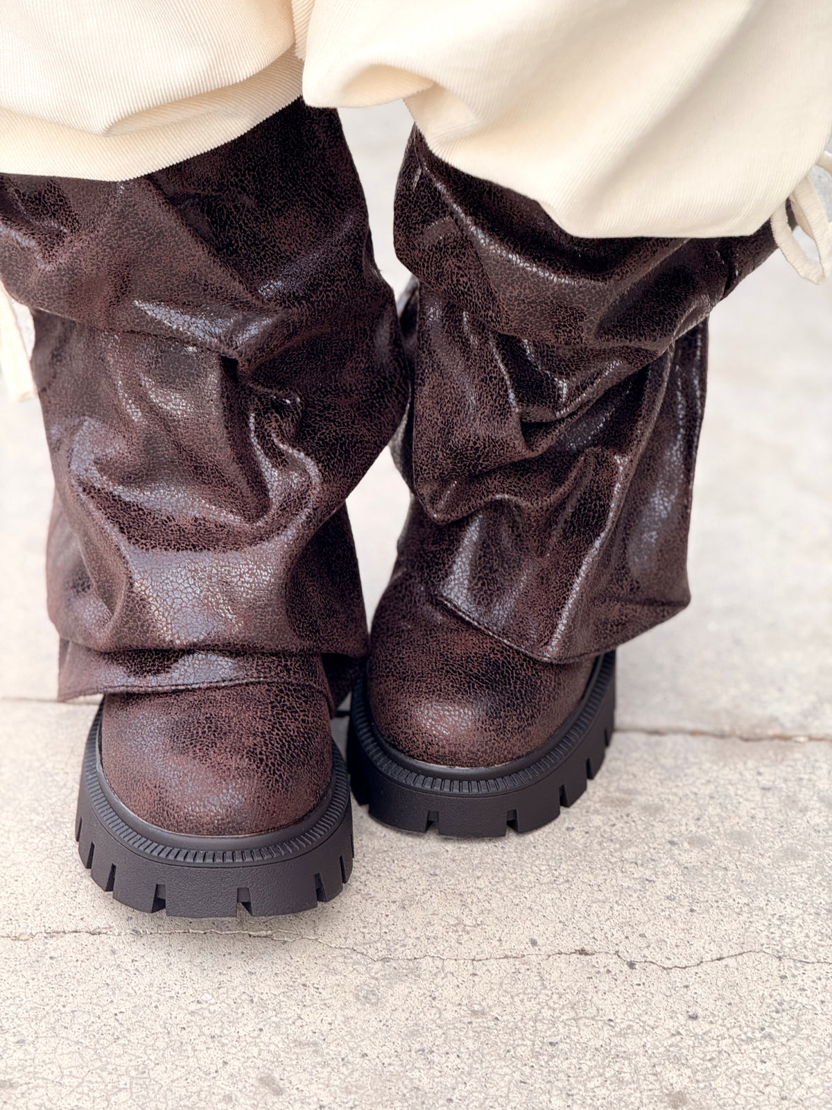 BOTAS MOTERO PLIEGUES BRILLANTE MARRÓN