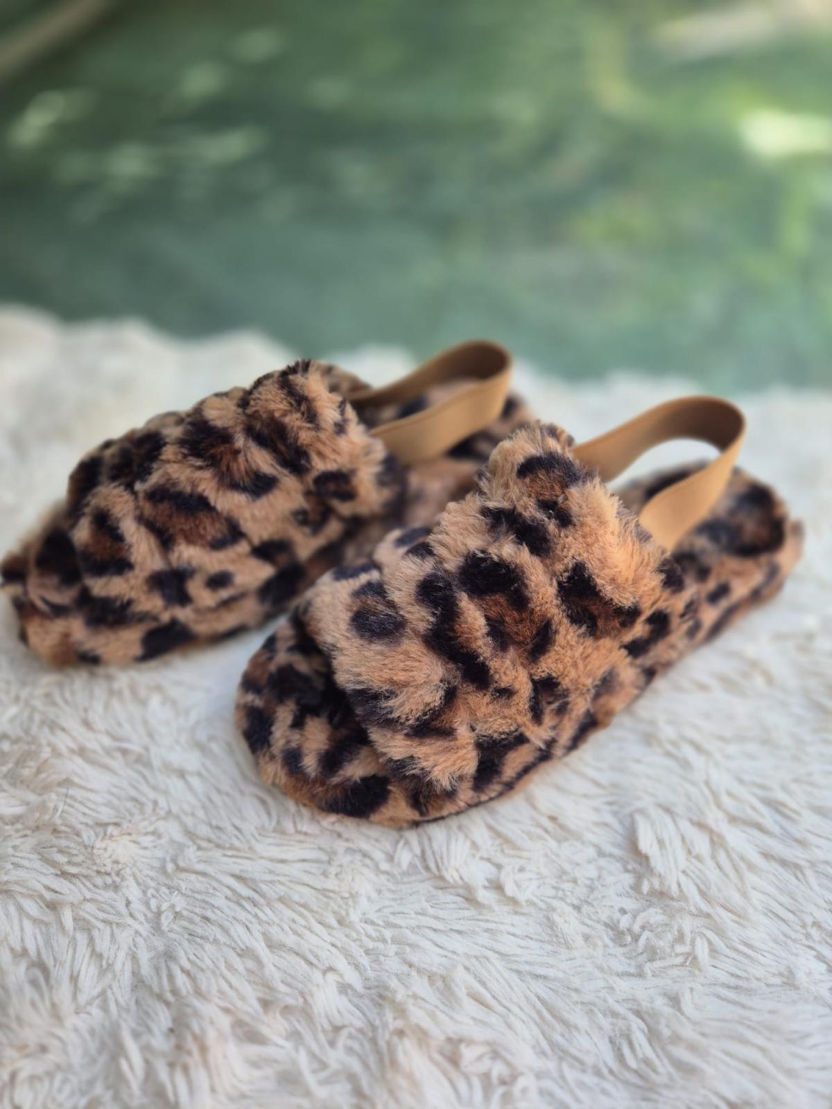 SANDALIA CON PELO SINTÉTICO LEOPARDO