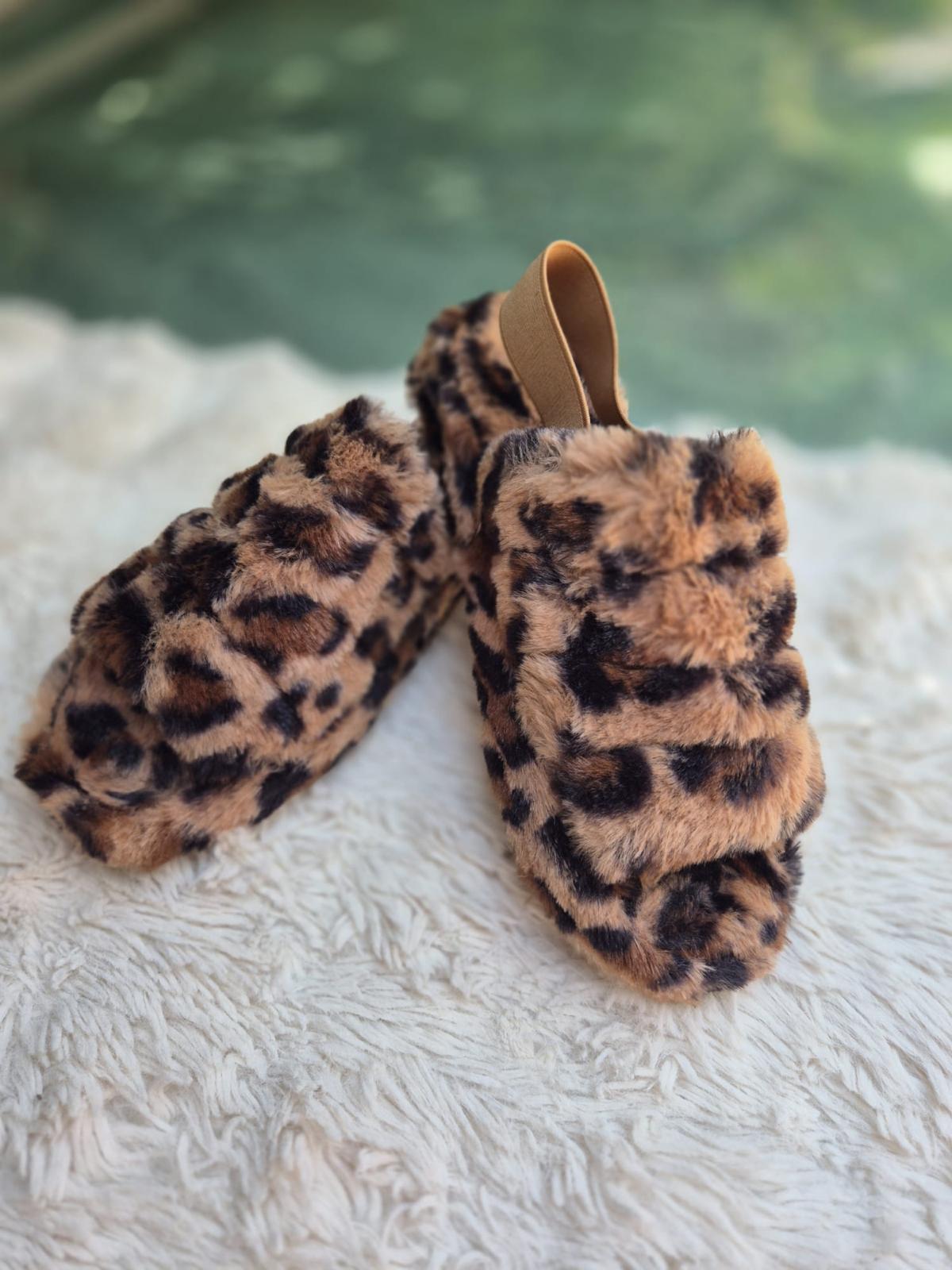 SANDALIA CON PELO SINTÉTICO LEOPARDO