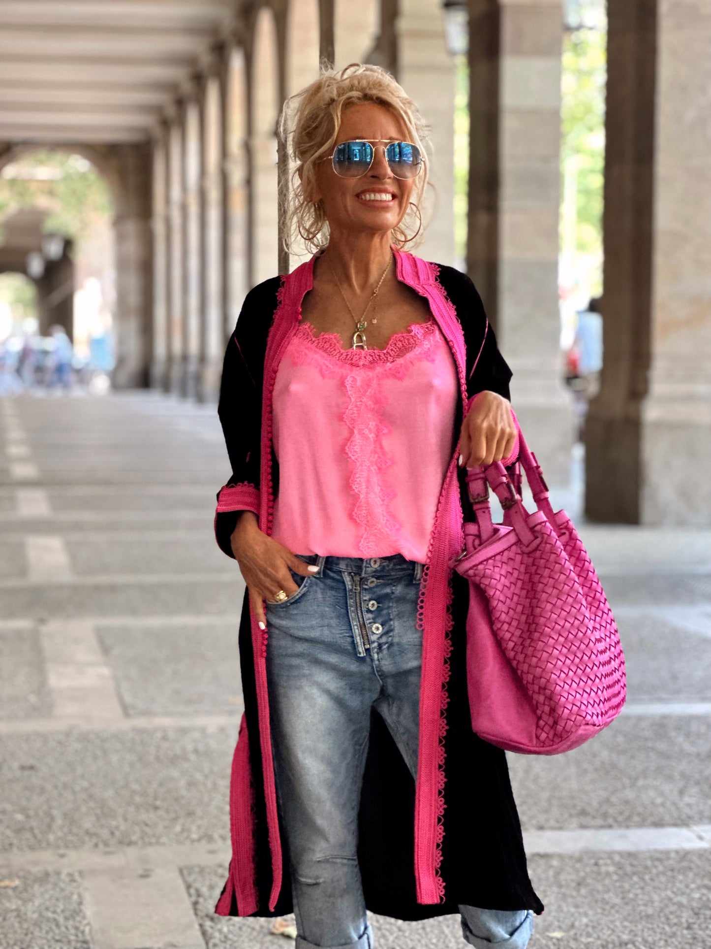 CHAQUETA LARGA VELUDO NEGRO-FUCSIA