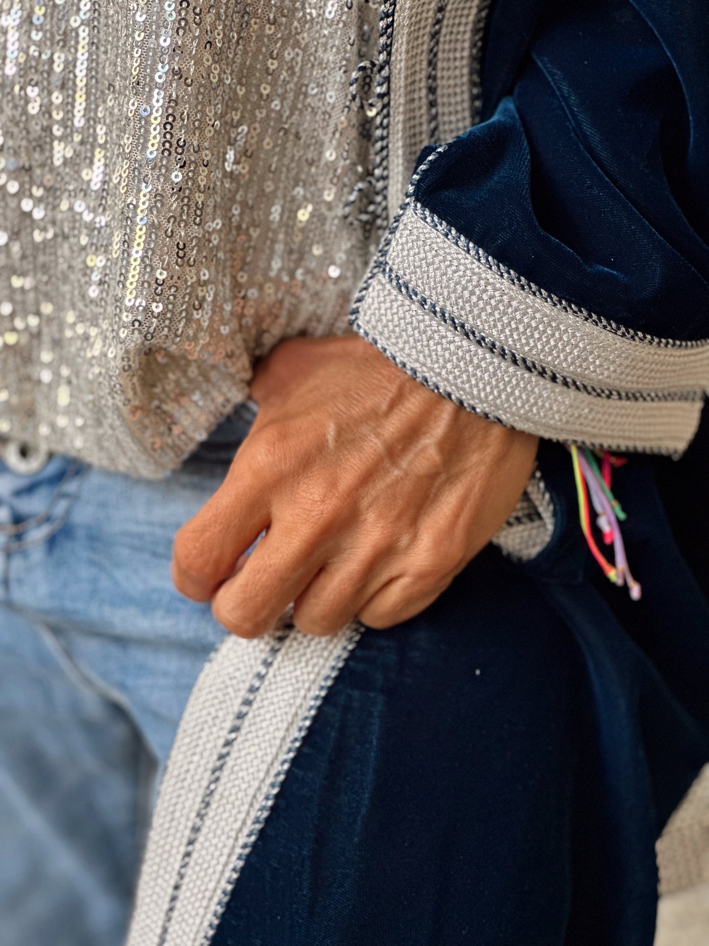 CHAQUETA LARGA VELUDO AZUL-GRIS