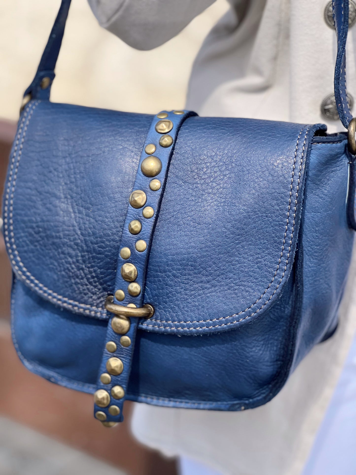 BOLSO TACHAS AZUL