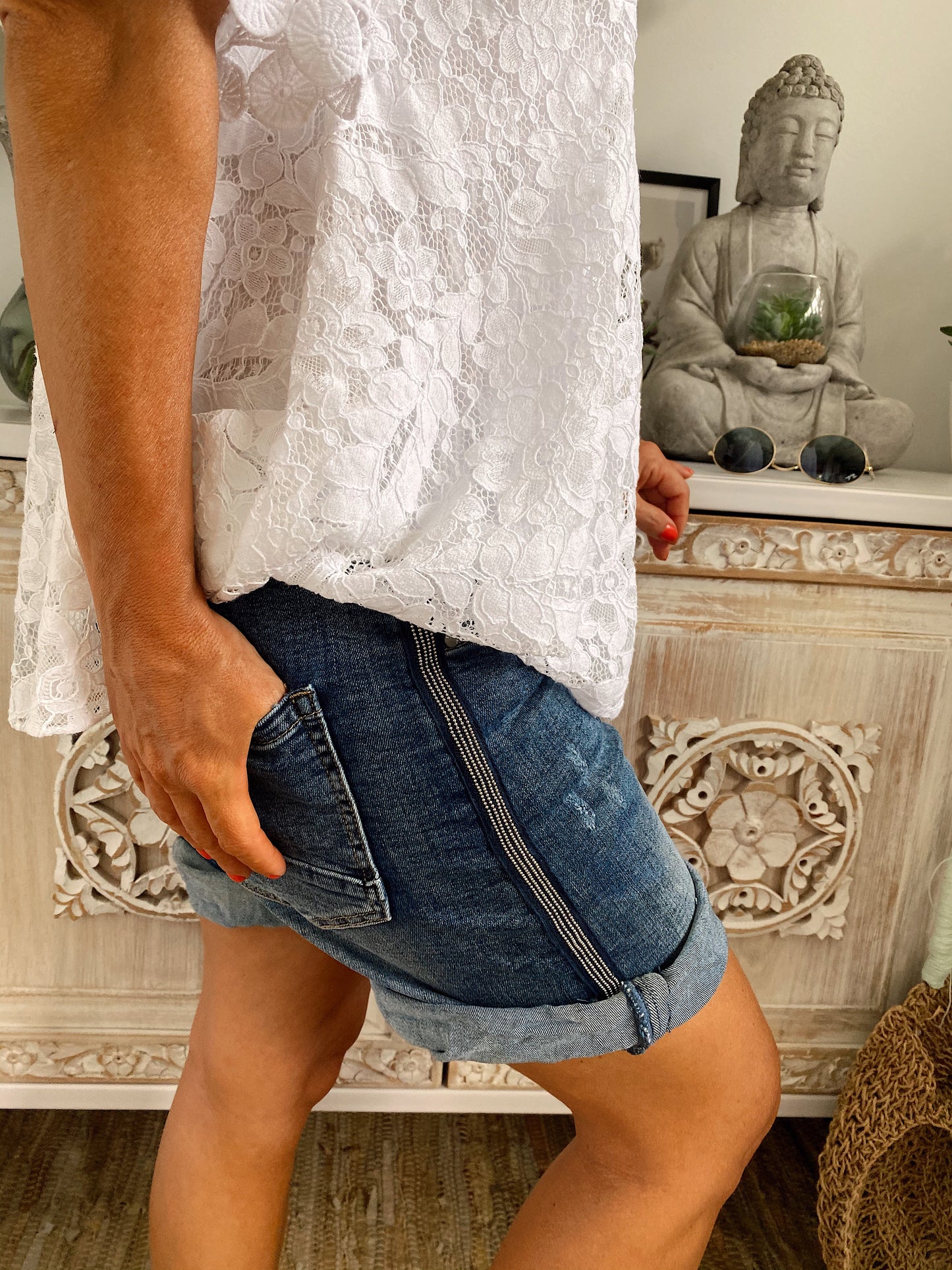 SHORT TEJANO CON RAYA LATERAL PIEDRITAS VAQUEROS