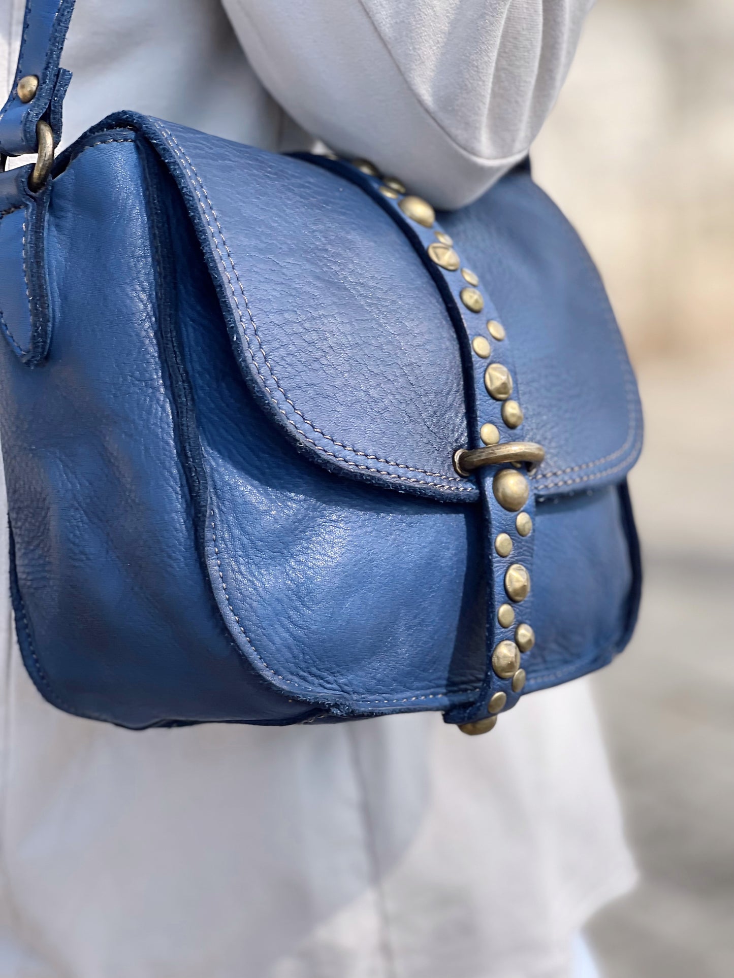 BOLSO TACHAS AZUL