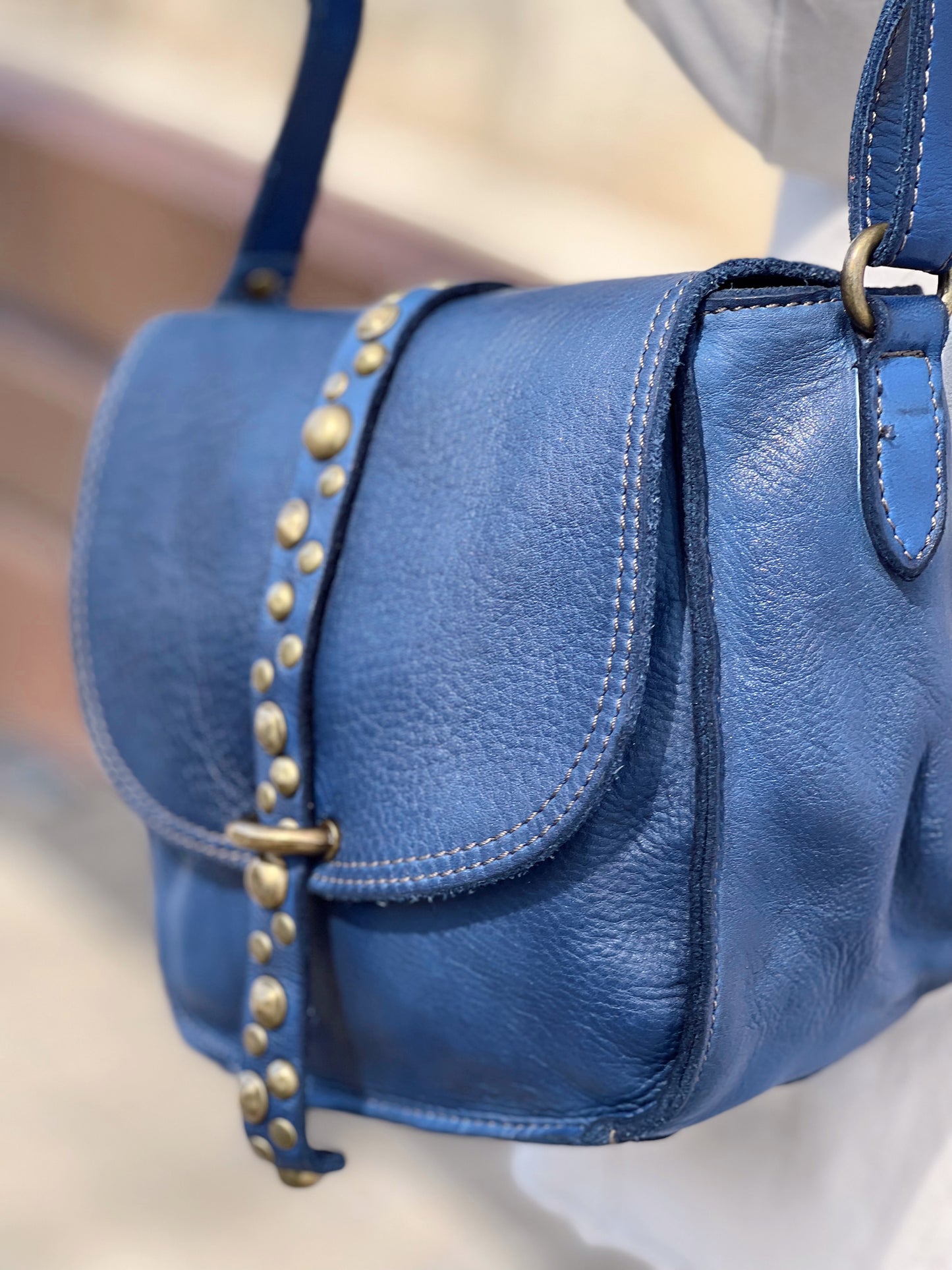 BOLSO TACHAS AZUL